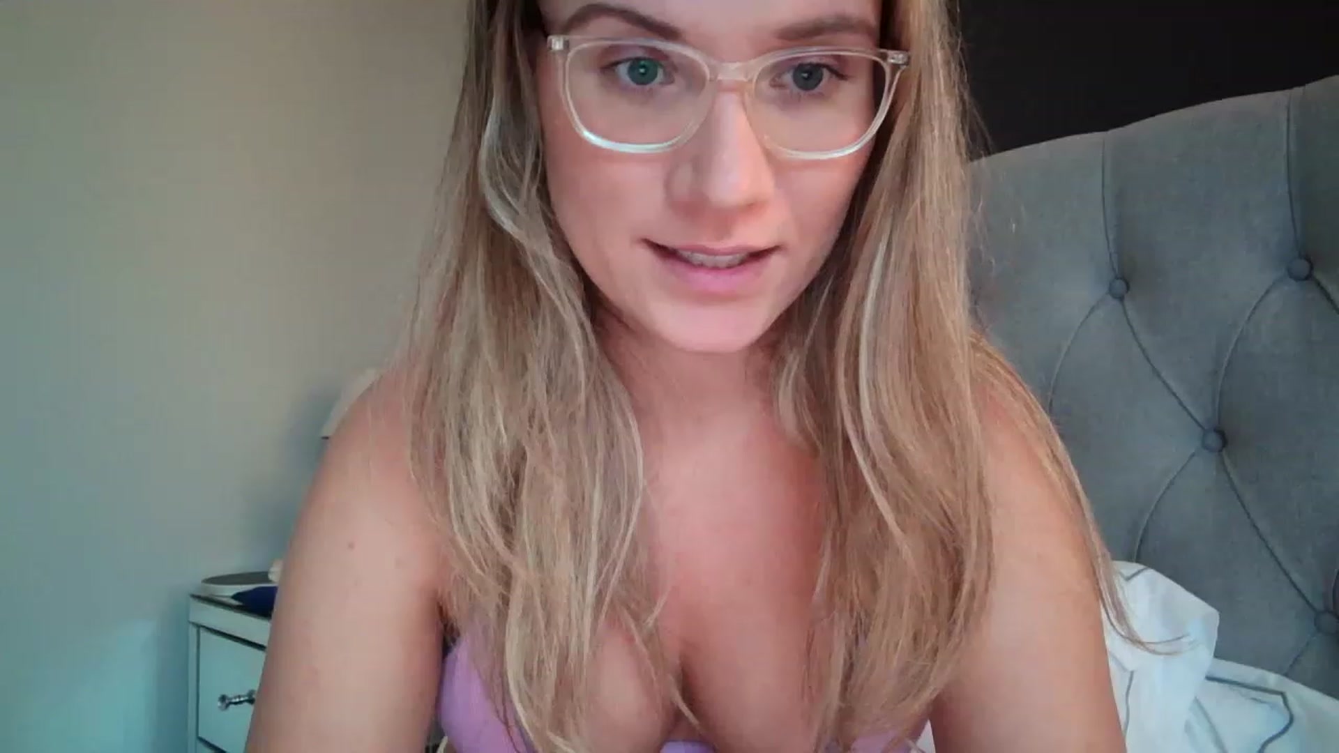 Gallery image thumbnail from JennyWillson's myfreecams stream on, 04/21/2023, 09:16 image 10 of 20