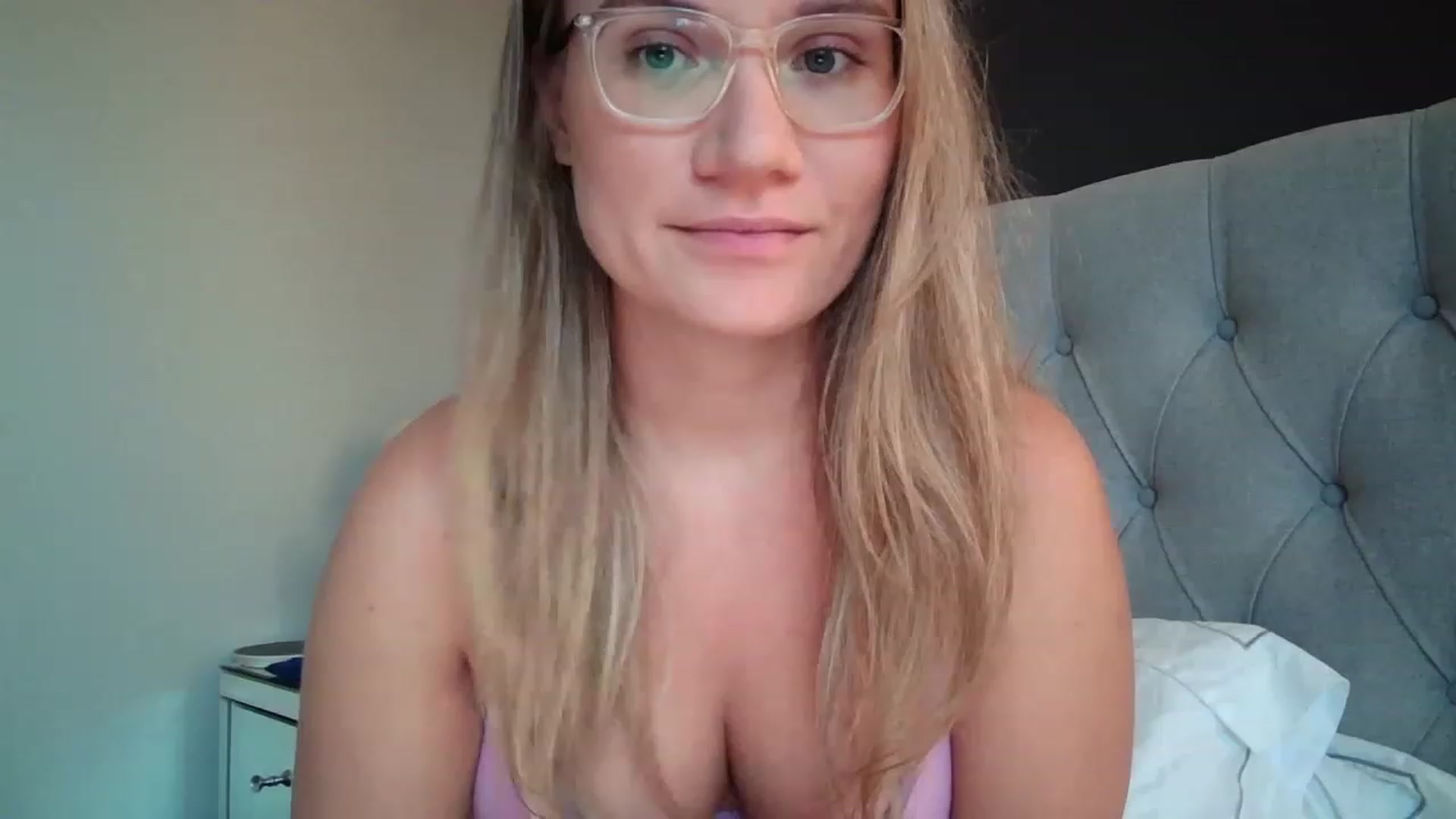 Gallery image thumbnail from JennyWillson's myfreecams stream on, 04/21/2023, 09:16 image 13 of 20