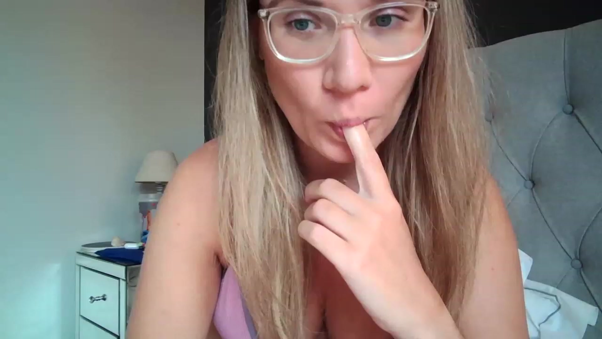 Gallery image thumbnail from JennyWillson's myfreecams stream on, 04/21/2023, 09:16 image 15 of 20