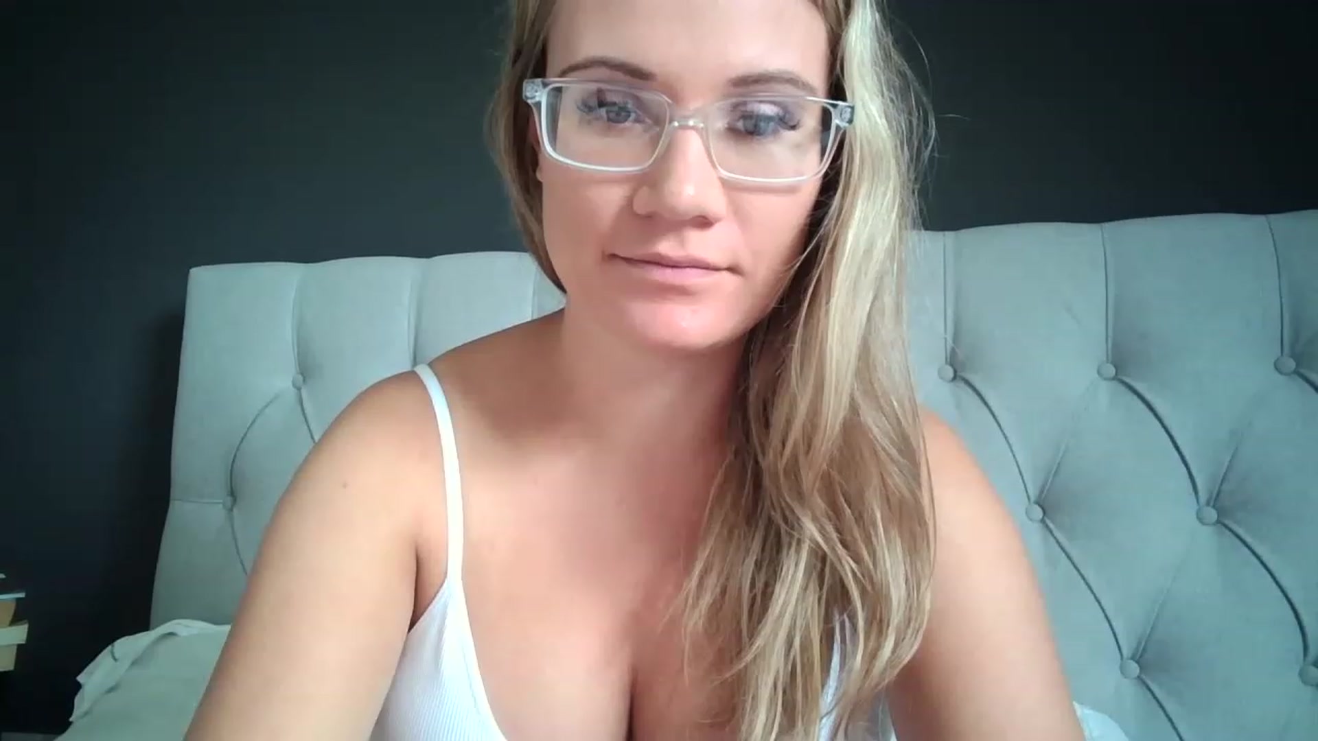 Gallery image thumbnail from JennyWillson's myfreecams stream on, 05/18/2023, 13:15 image 19 of 20