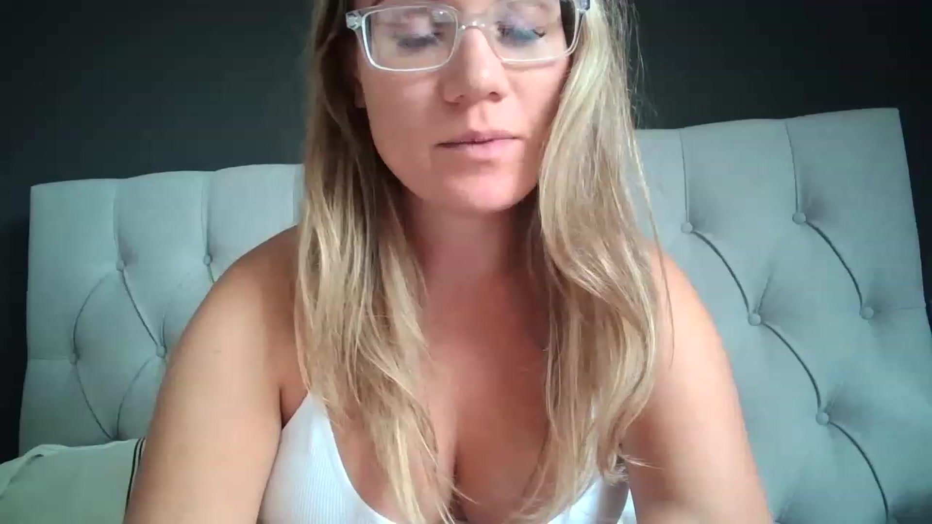 Gallery image thumbnail from JennyWillson's myfreecams stream on, 05/18/2023, 13:15 image 10 of 20