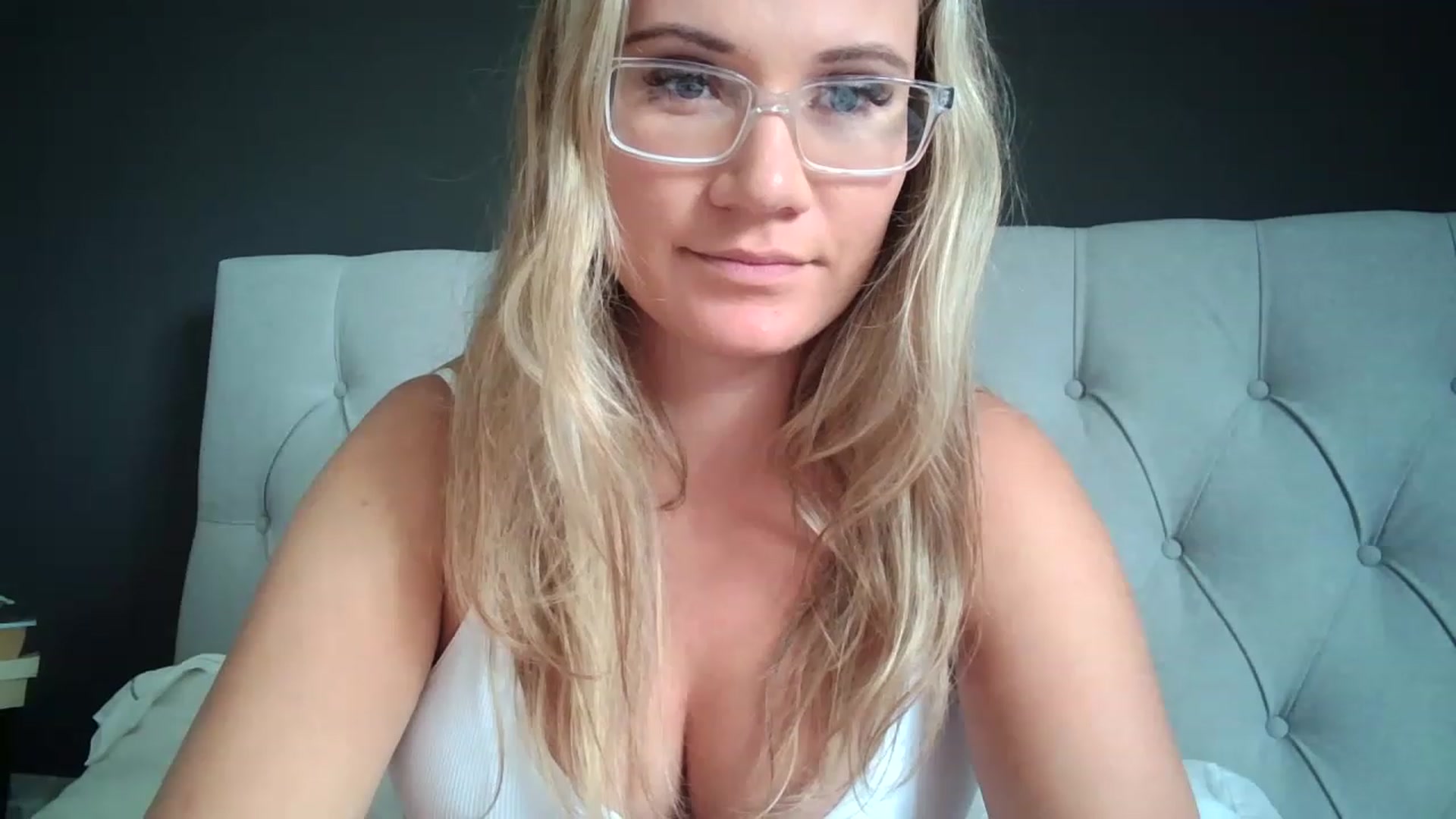 Gallery image thumbnail from JennyWillson's myfreecams stream on, 05/18/2023, 13:15 image 17 of 20