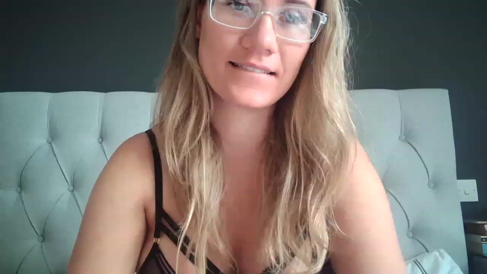 Gallery image thumbnail from JennyWillson's myfreecams stream on, 05/23/2023, 09:05 image 3 of 20