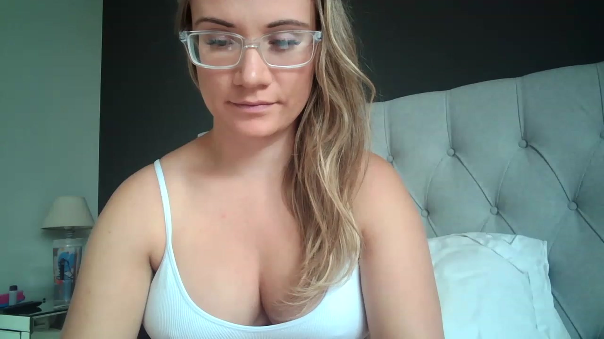 Gallery image thumbnail from JennyWillson's myfreecams stream on, 05/25/2023, 09:42 image 17 of 20