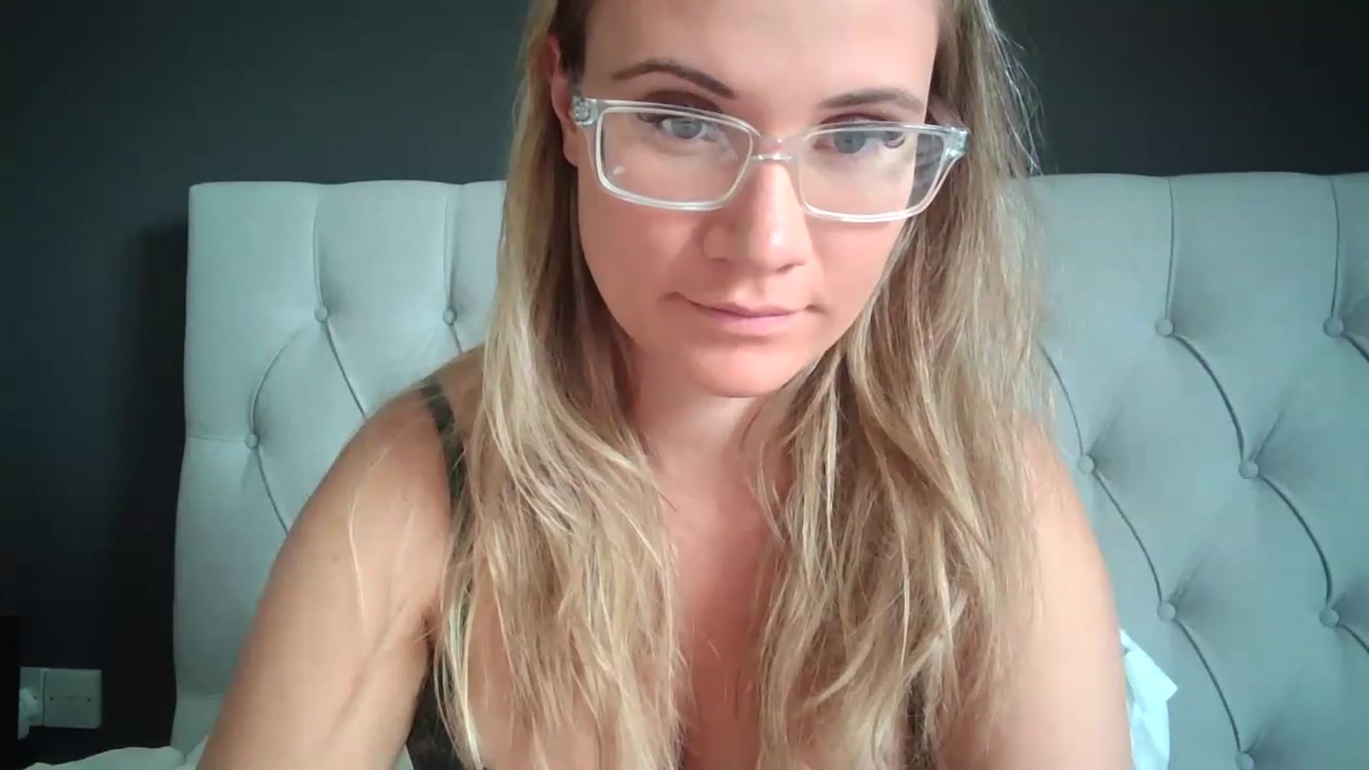 Gallery image thumbnail from JennyWillson's myfreecams stream on, 06/01/2023, 10:35 image 14 of 20