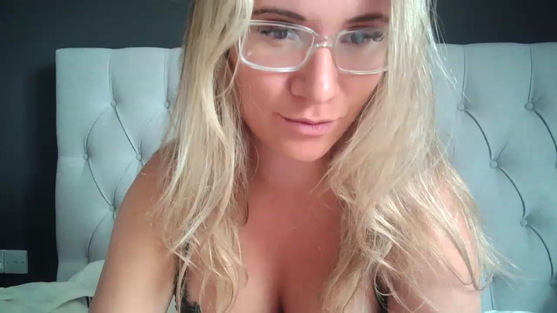 Gallery image thumbnail from JennyWillson's myfreecams stream on, 06/01/2023, 10:35 image 5 of 20