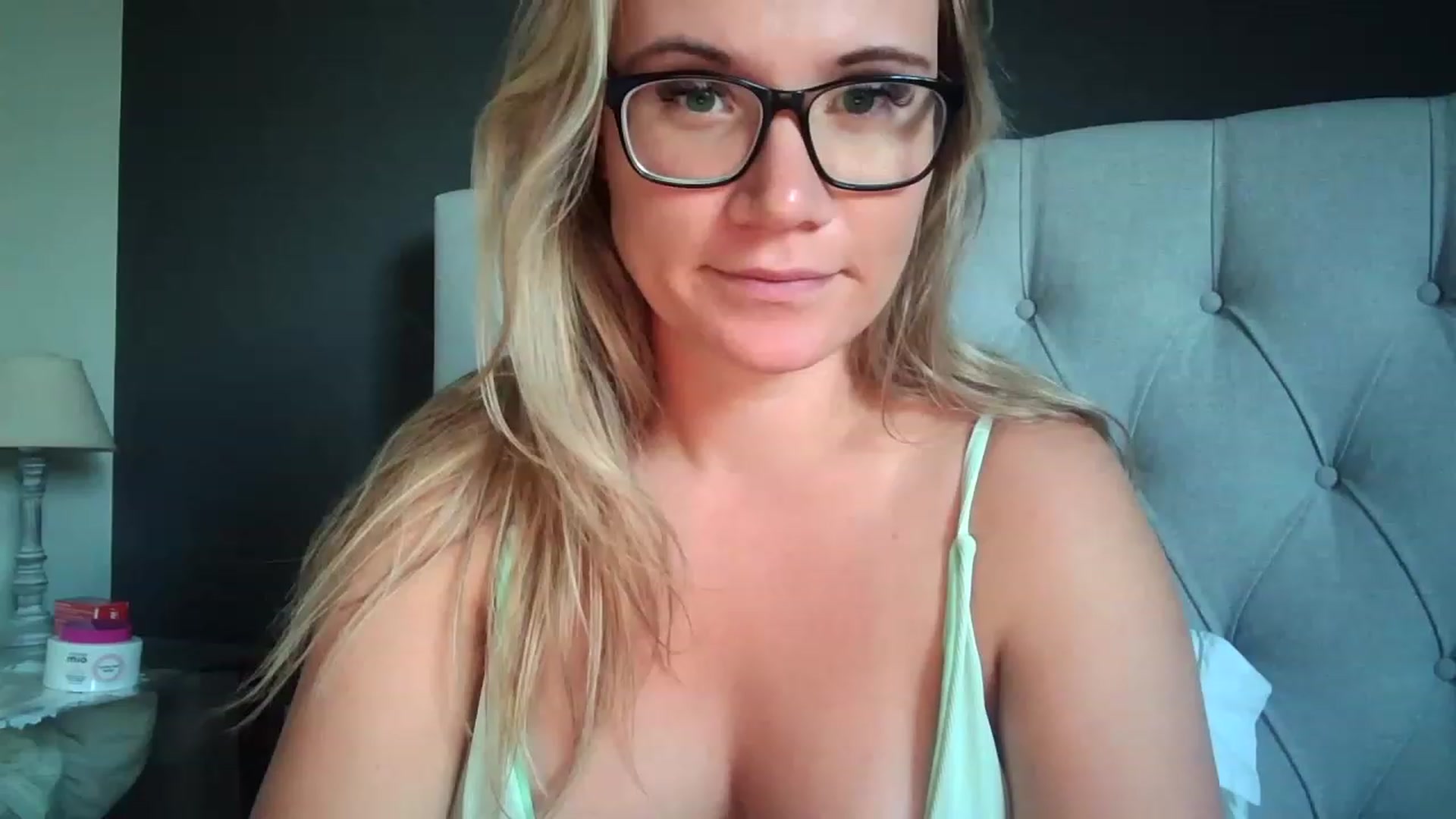 Gallery image thumbnail from JennyWillson's myfreecams stream on, 06/03/2023, 18:39 image 15 of 20