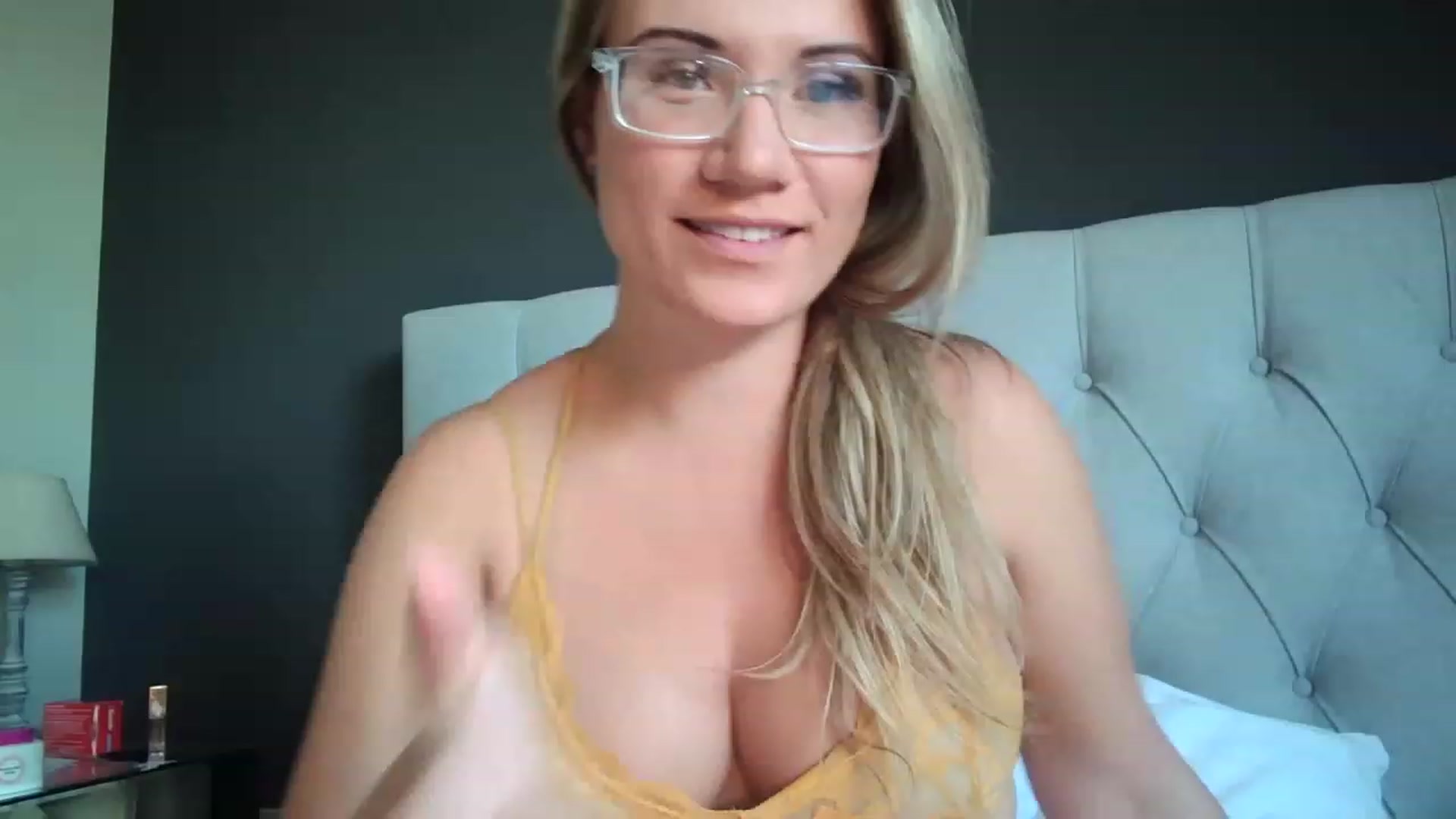 Gallery image thumbnail from JennyWillson's myfreecams stream on, 06/04/2023, 17:36 image 13 of 20