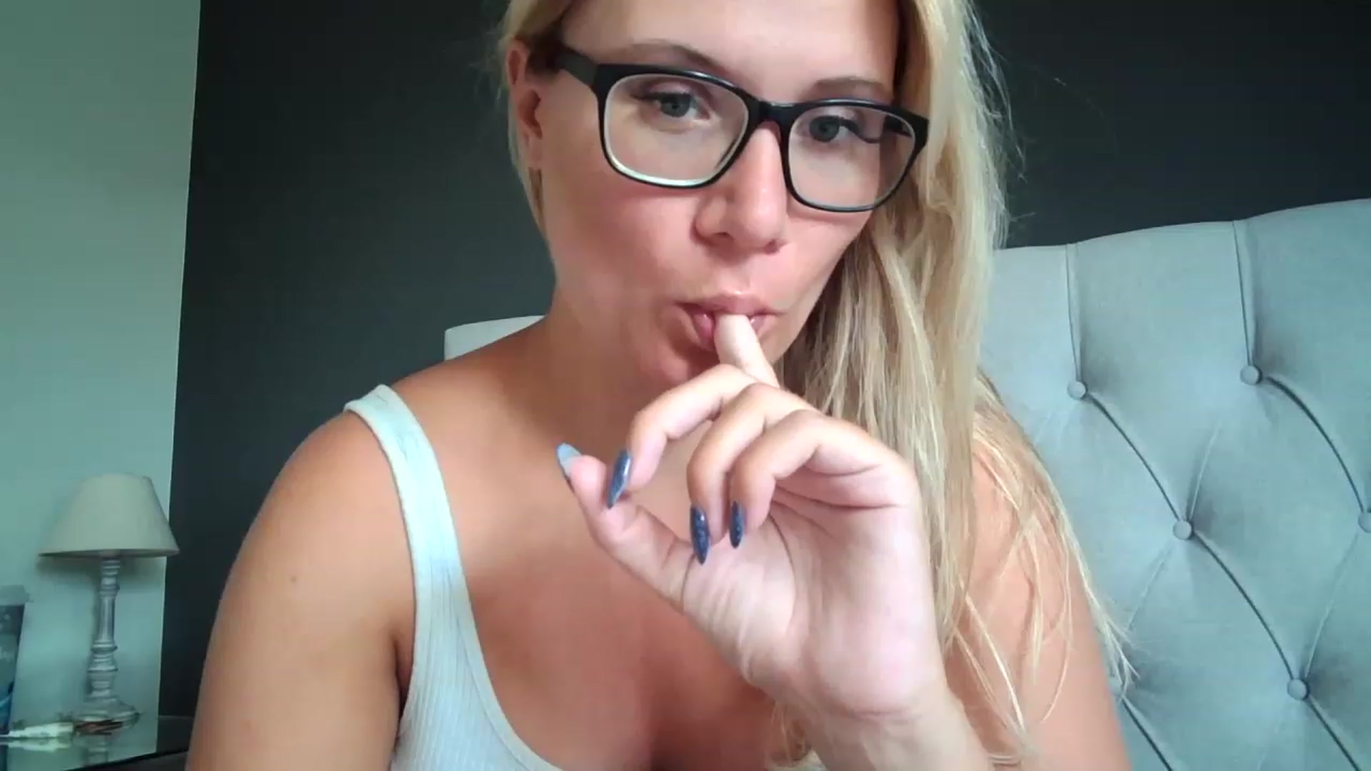Gallery image thumbnail from JennyWillson's myfreecams stream on, 08/12/2023, 12:36 image 16 of 20