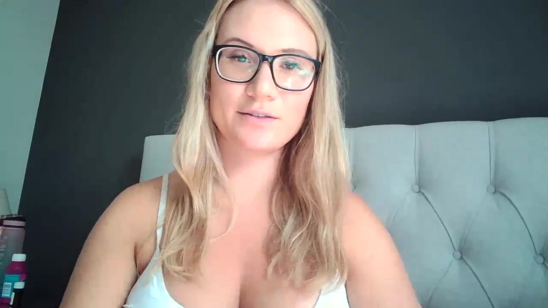 Gallery image thumbnail from JennyWillson's myfreecams stream on, 08/21/2023, 08:36 image 17 of 20