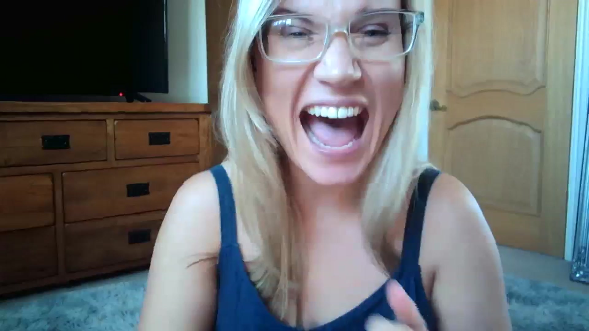 Gallery image thumbnail from JennyWillson's myfreecams stream on, 02/12/2024, 14:35 image 18 of 20