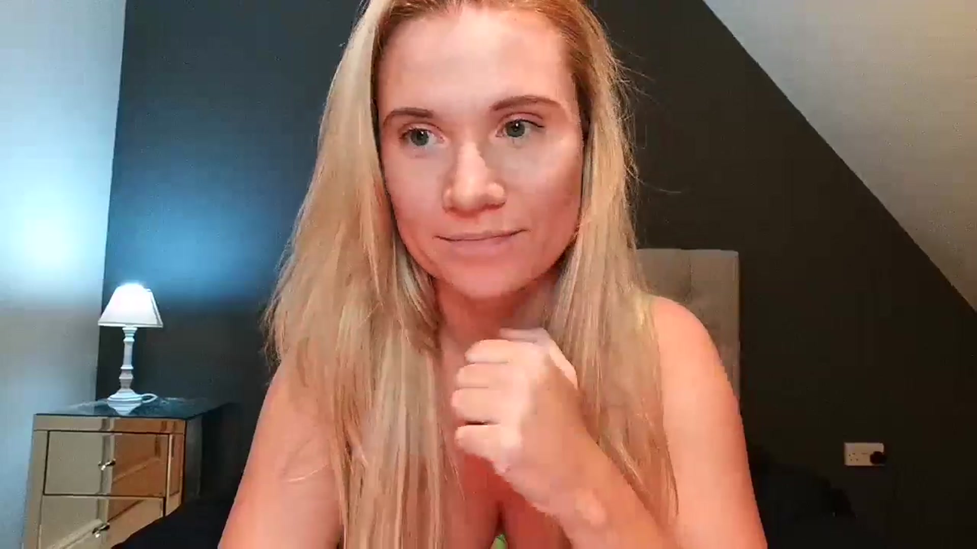 Gallery image thumbnail from JennyWillson's myfreecams stream on, 05/03/2024, 20:14 image 13 of 20