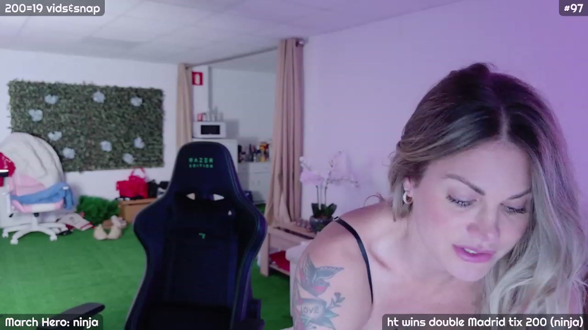 Gallery image thumbnail from JennyXO's myfreecams stream on, 03/11/2024, 21:01 image 18 of 20