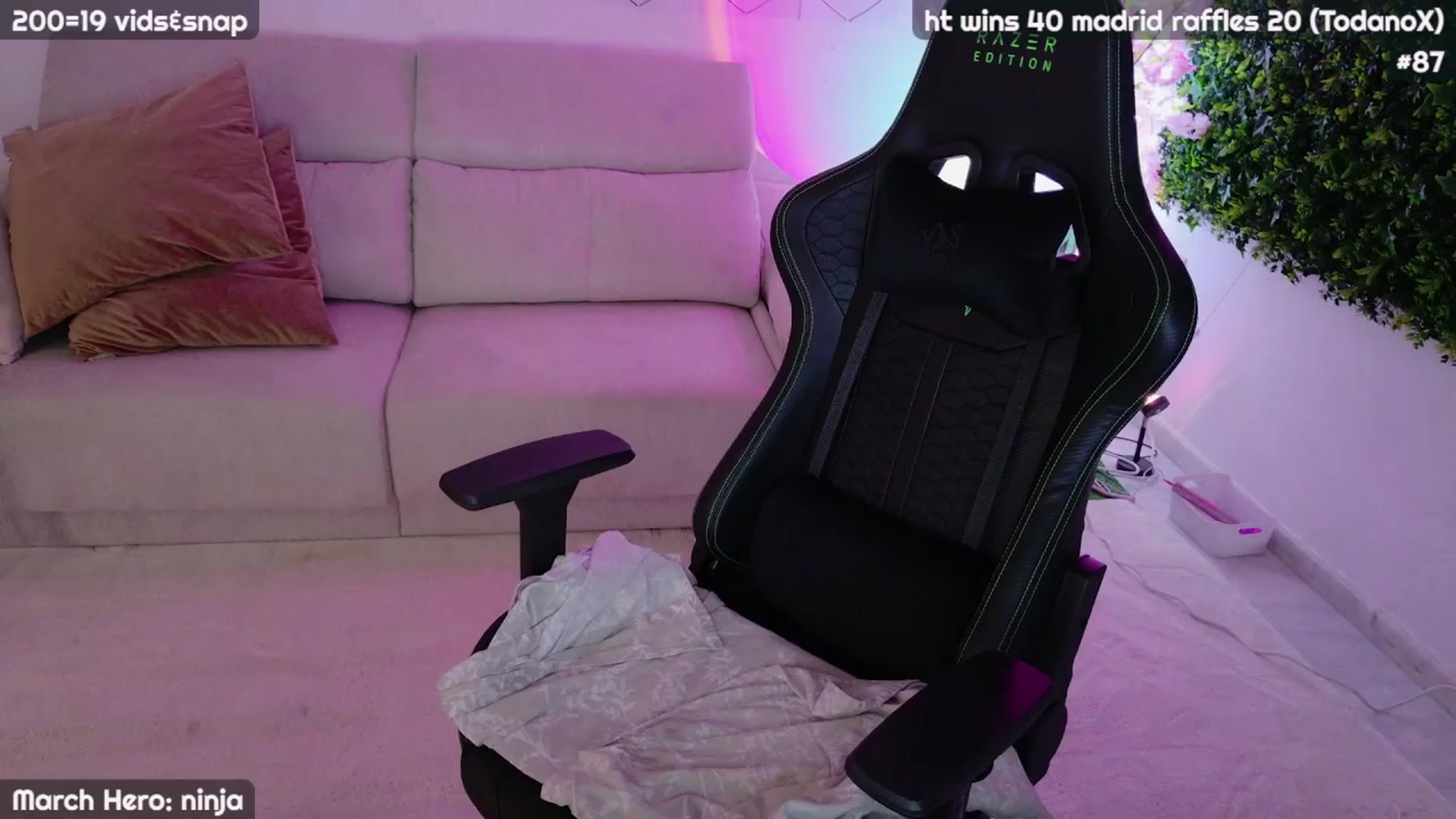 Gallery image thumbnail from JennyXO's myfreecams stream on, 03/25/2024, 23:21 image 5 of 20