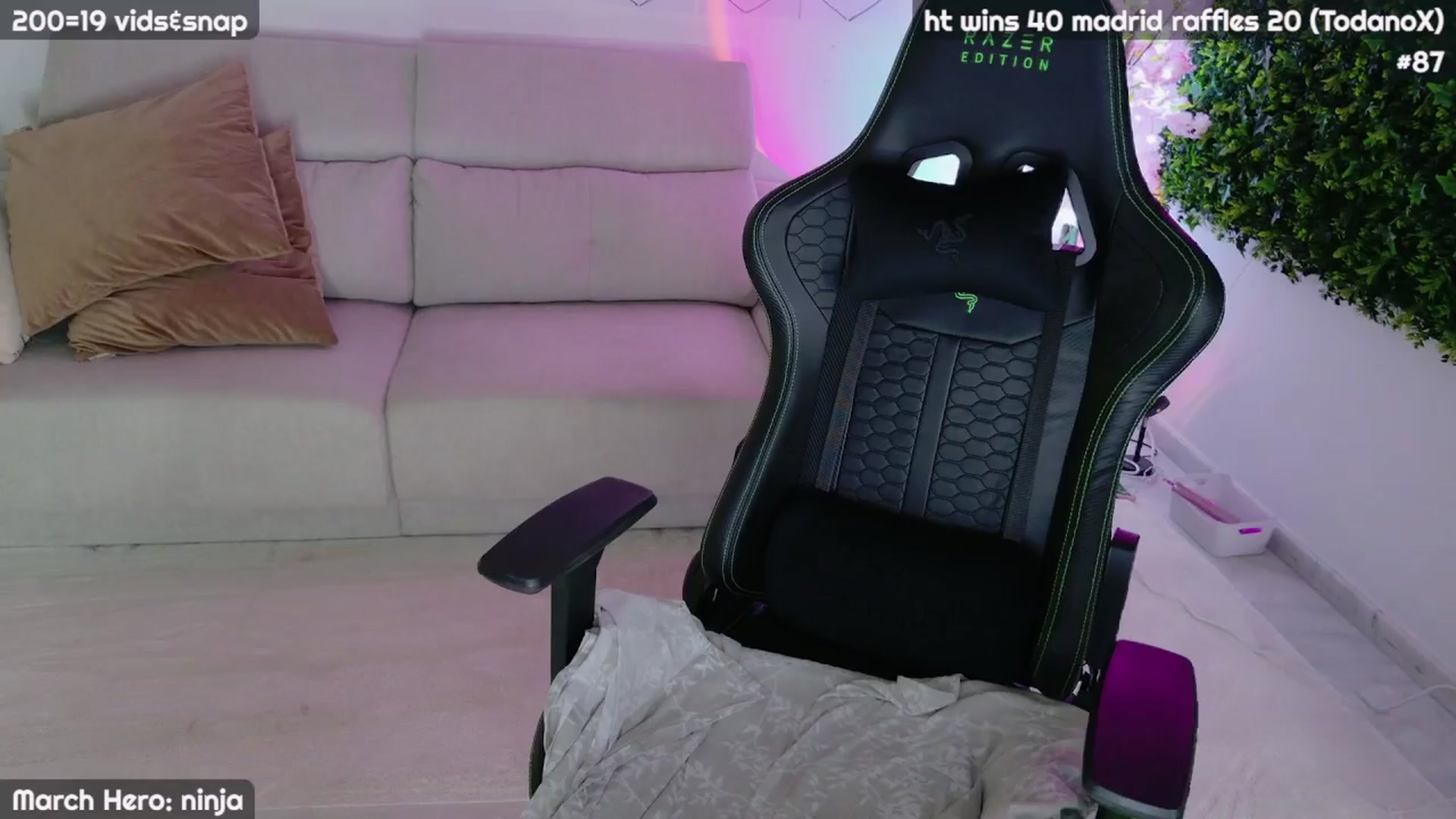 Gallery image thumbnail from JennyXO's myfreecams stream on, 03/25/2024, 23:21 image 13 of 20