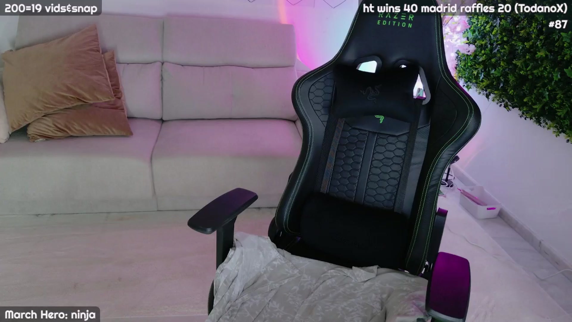 Gallery image thumbnail from JennyXO's myfreecams stream on, 03/25/2024, 23:21 image 11 of 20