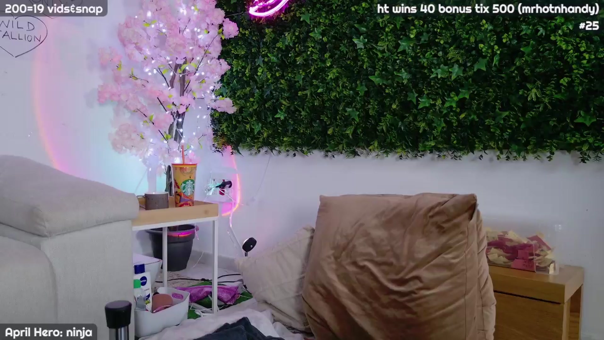 Gallery image thumbnail from JennyXO's myfreecams stream on, 04/07/2024, 24:12 image 9 of 20