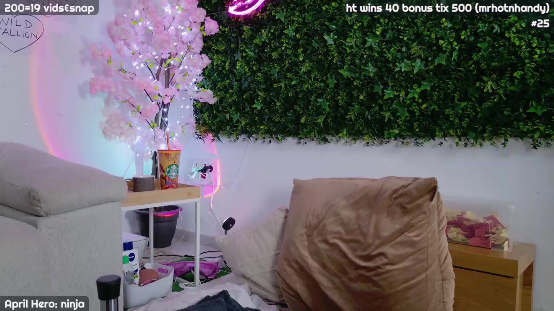 Gallery image thumbnail from JennyXO's myfreecams stream on, 04/07/2024, 24:12 image 10 of 20