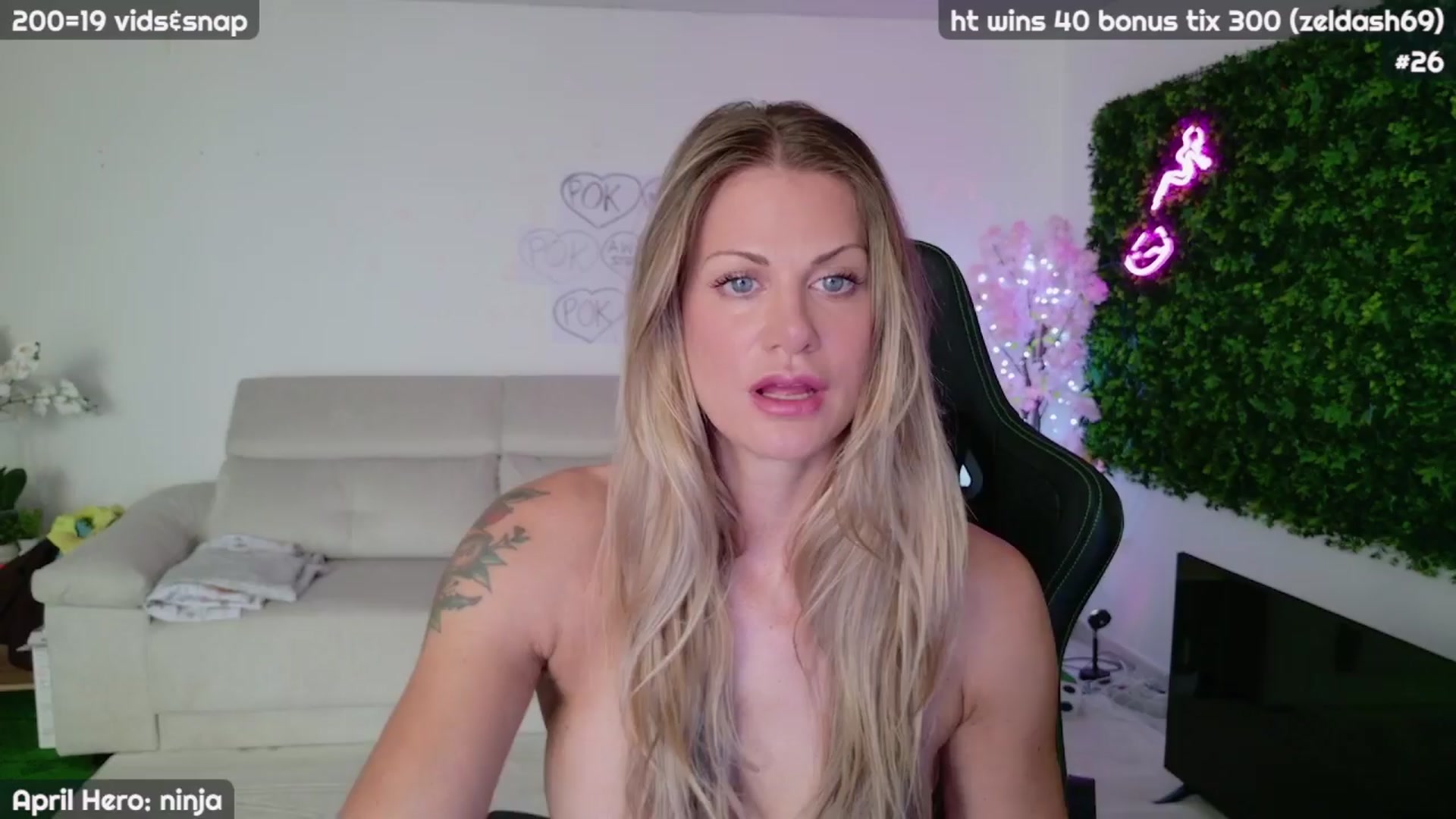 Gallery image thumbnail from JennyXO's myfreecams stream on, 04/08/2024, 15:39 image 17 of 20