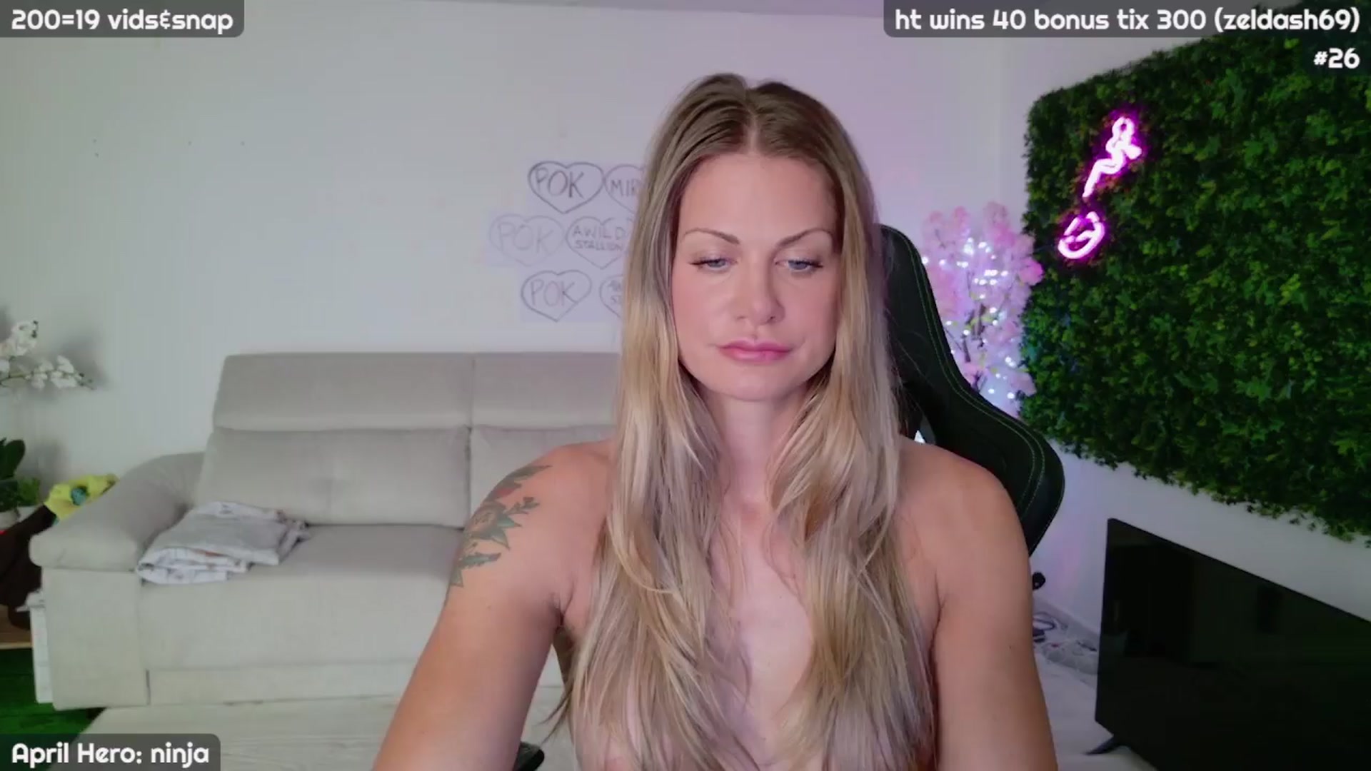 Gallery image thumbnail from JennyXO's myfreecams stream on, 04/08/2024, 15:39 image 15 of 20