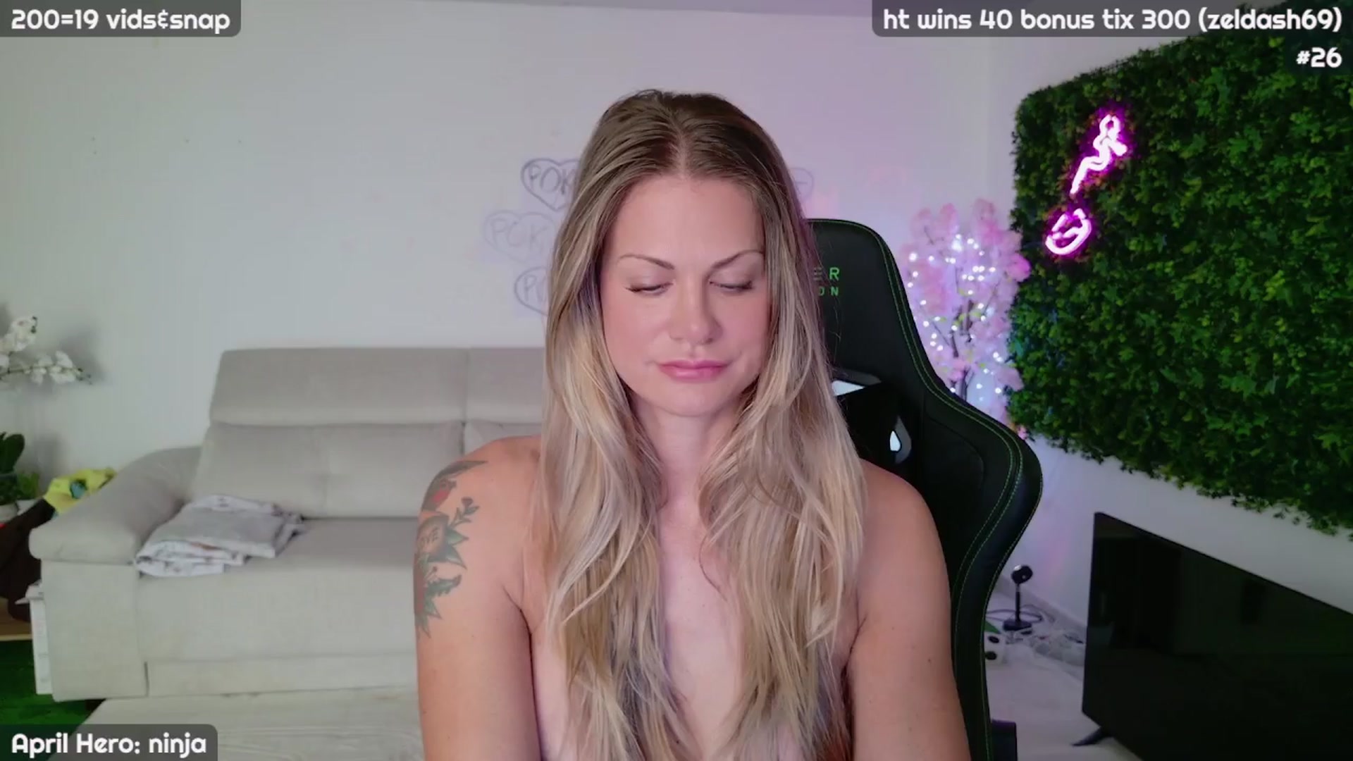 Gallery image thumbnail from JennyXO's myfreecams stream on, 04/08/2024, 15:39 image 18 of 20