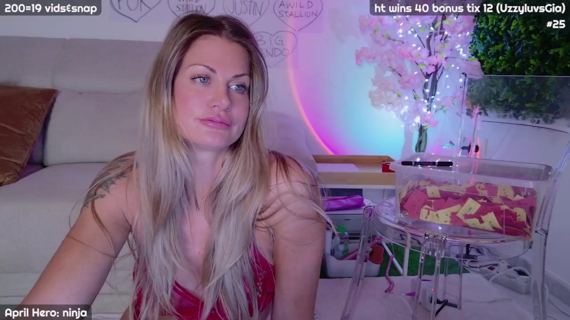 Gallery image thumbnail from JennyXO's myfreecams stream on, 04/08/2024, 21:57 image 10 of 20