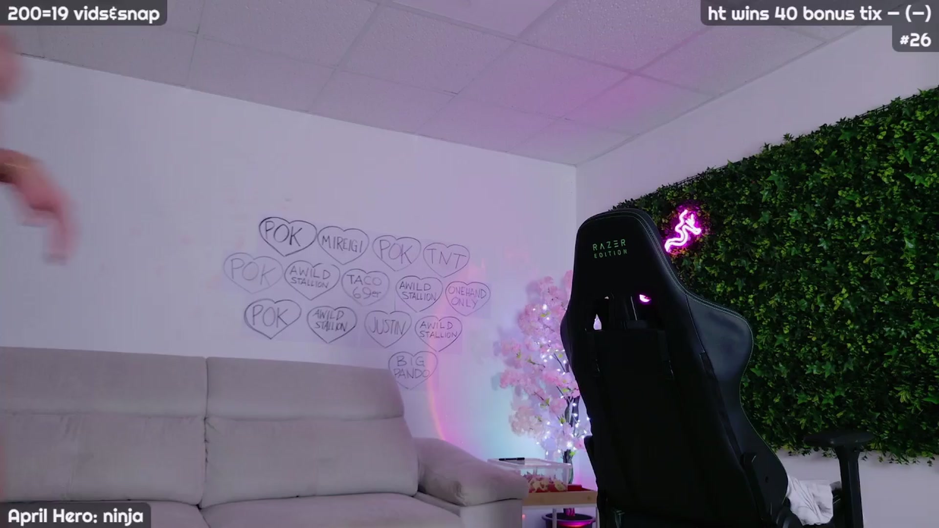 Gallery image thumbnail from JennyXO's myfreecams stream on, 04/09/2024, 18:32 image 3 of 20
