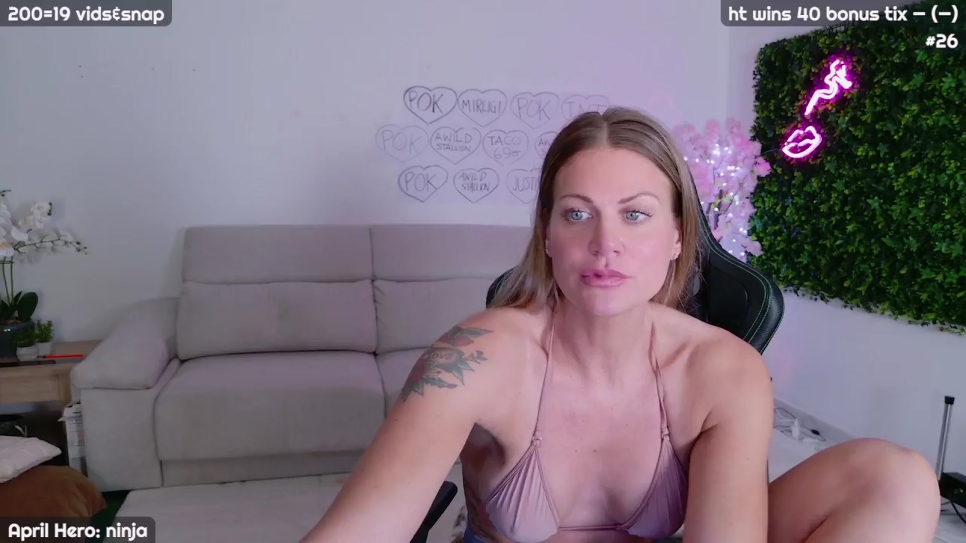Gallery image thumbnail from JennyXO's myfreecams stream on, 04/09/2024, 18:32 image 11 of 20