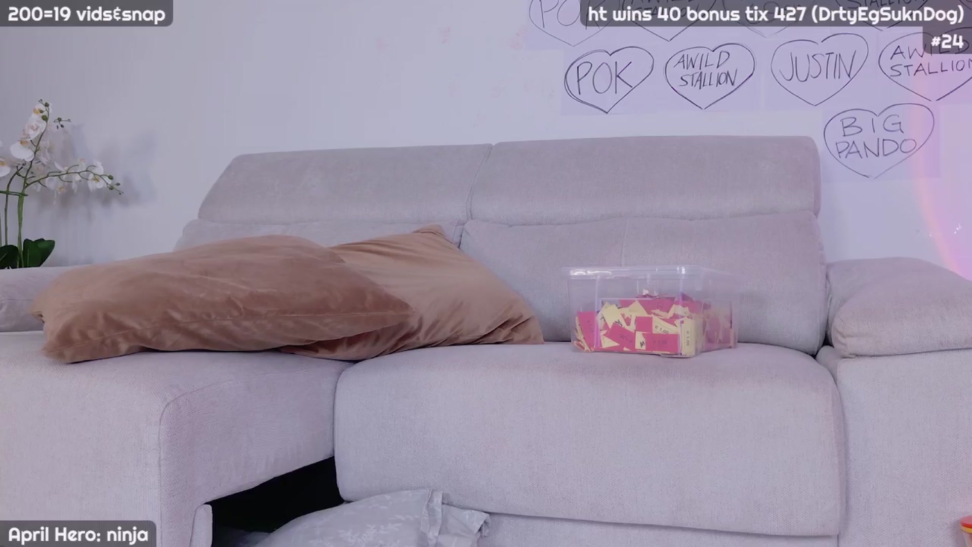 Gallery image thumbnail from JennyXO's myfreecams stream on, 04/09/2024, 20:40 image 12 of 20