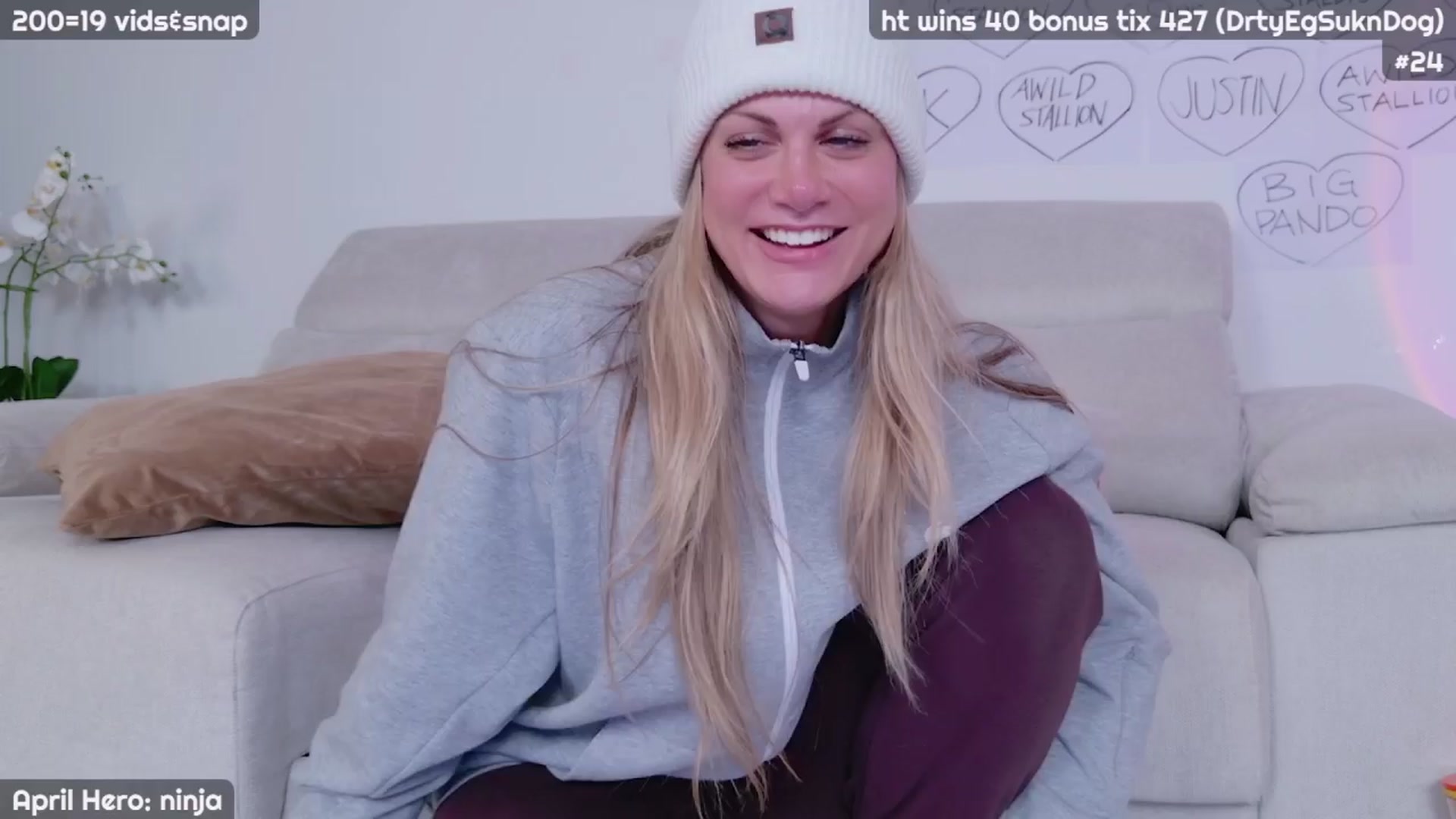 Gallery image thumbnail from JennyXO's myfreecams stream on, 04/09/2024, 20:40 image 11 of 20