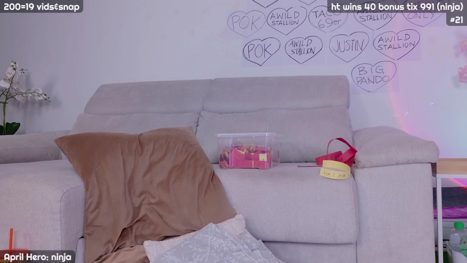 Gallery image thumbnail from JennyXO's myfreecams stream on, 04/10/2024, 01:04 image 13 of 20
