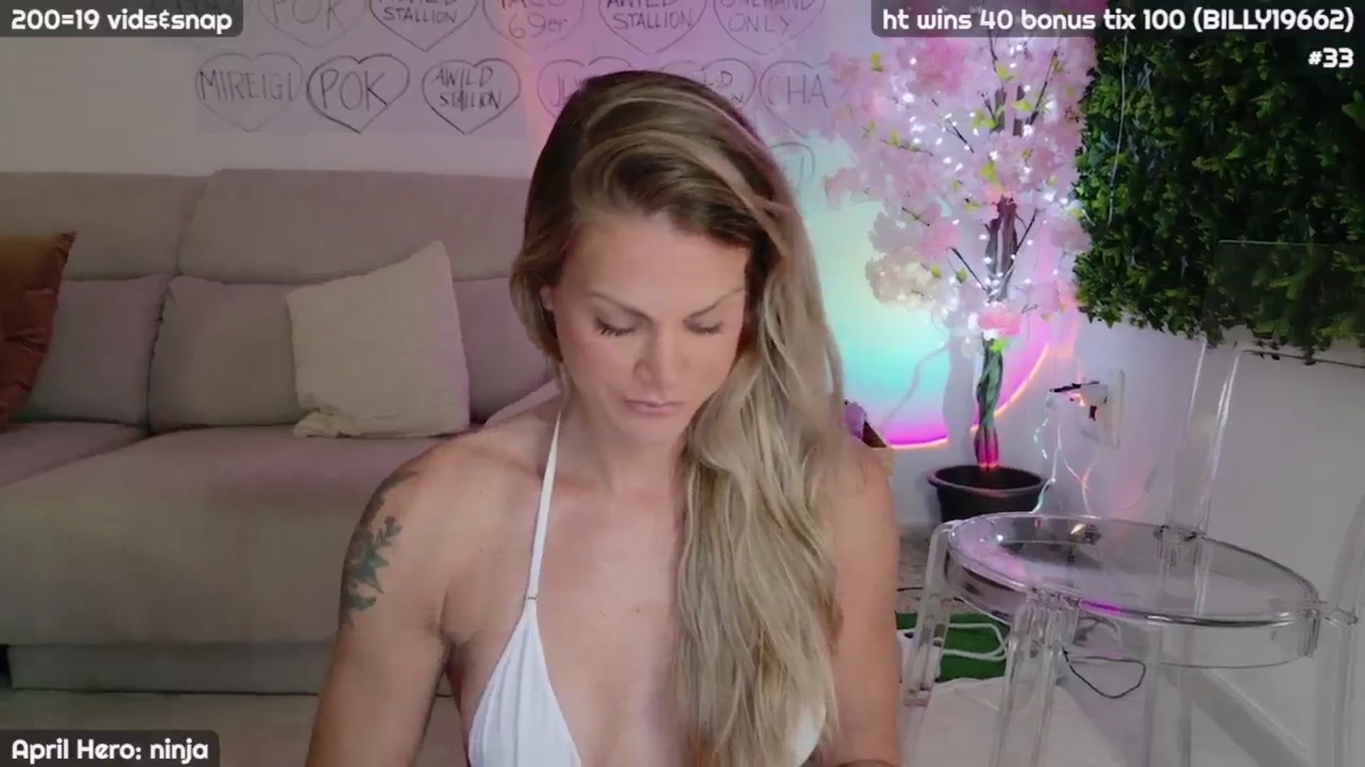 Gallery image thumbnail from JennyXO's myfreecams stream on, 04/22/2024, 20:46 image 13 of 20