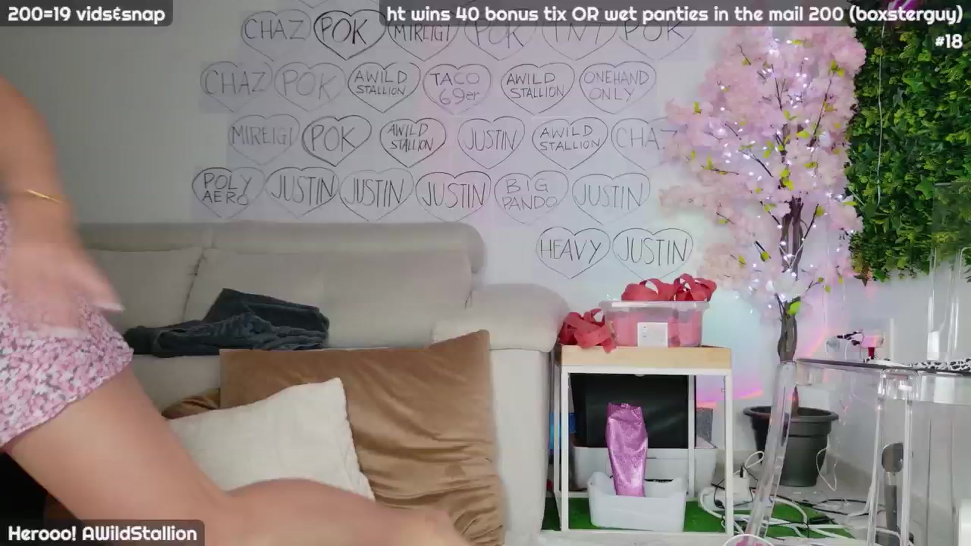 Gallery image thumbnail from JennyXO's myfreecams stream on, 05/03/2024, 21:45 image 5 of 20