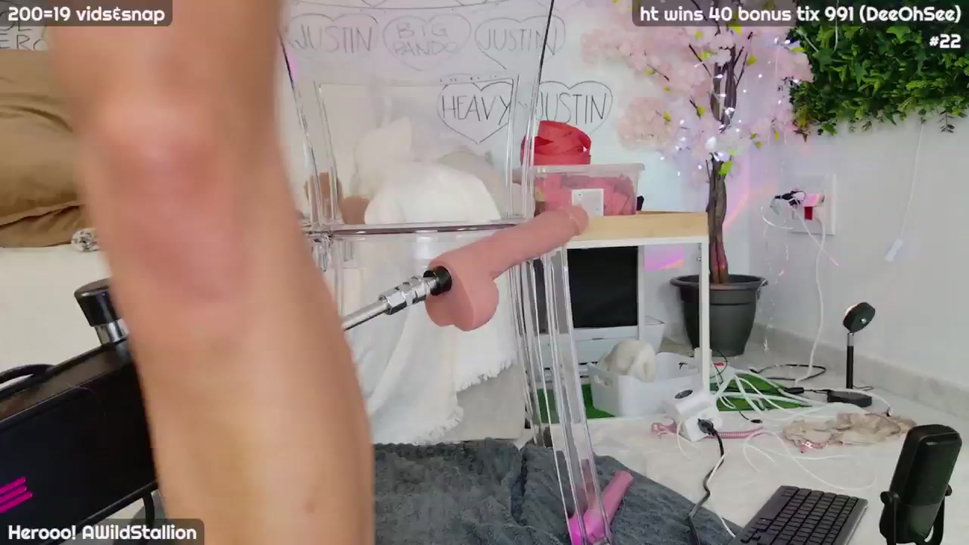 Gallery image thumbnail from JennyXO's myfreecams stream on, 05/05/2024, 24:00 image 1 of 20