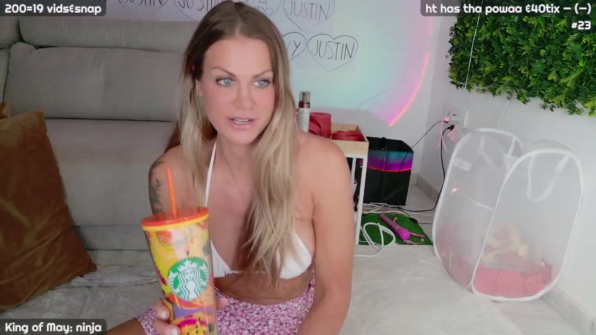 Gallery image thumbnail from JennyXO's myfreecams stream on, 05/16/2024, 22:05 image 6 of 20