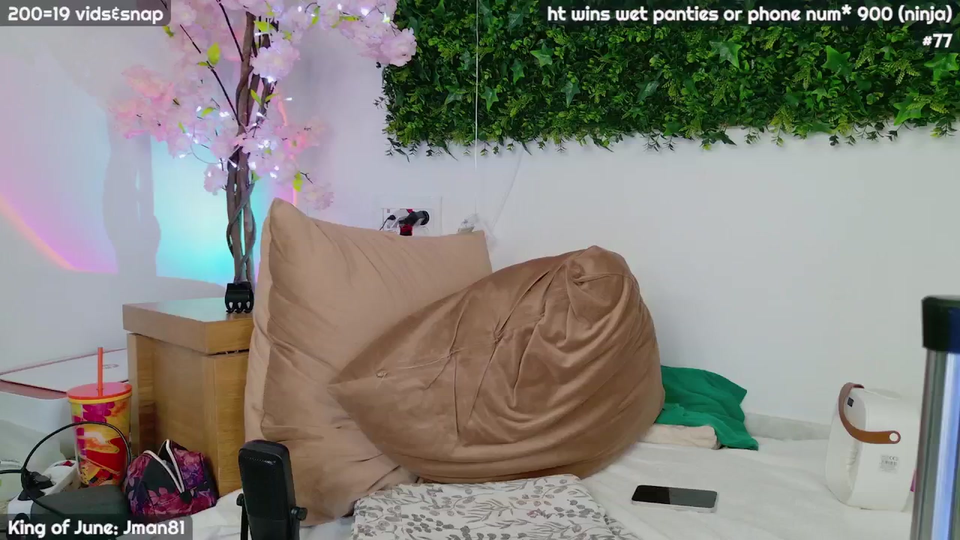Gallery image thumbnail from JennyXO's myfreecams stream on, 06/22/2024, 07:04 image 6 of 20