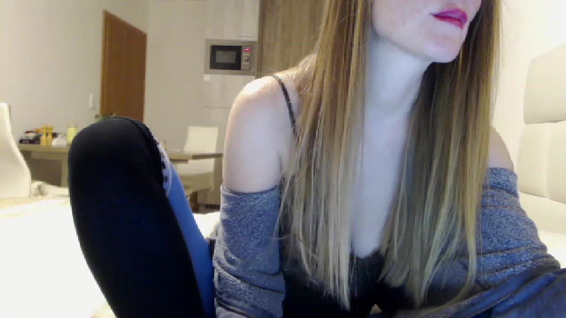 Gallery image thumbnail from Jennybadgirl's myfreecams stream on, 11/21/2022, 15:44 image 18 of 20