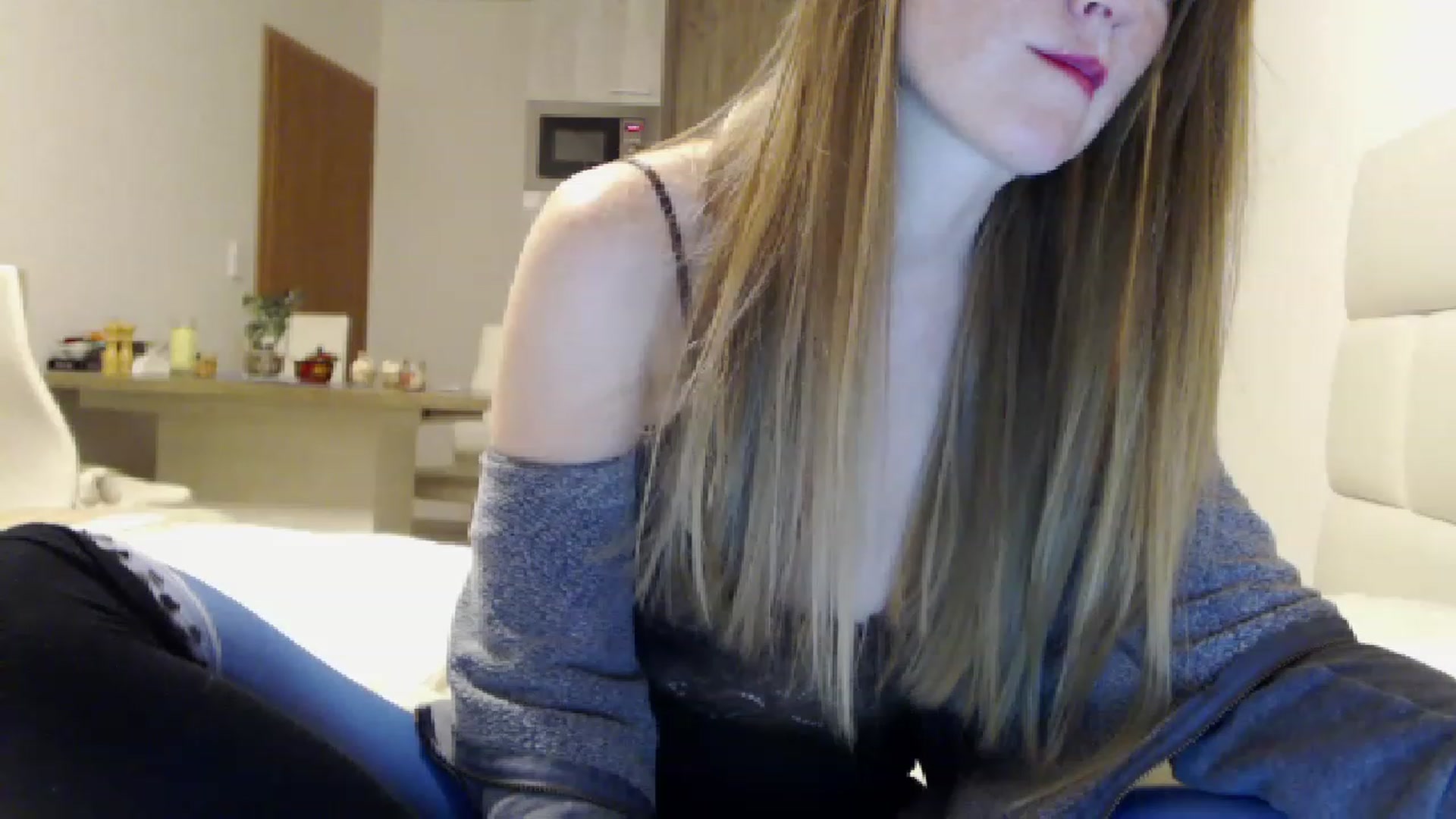 Gallery image thumbnail from Jennybadgirl's myfreecams stream on, 11/21/2022, 15:44 image 17 of 20