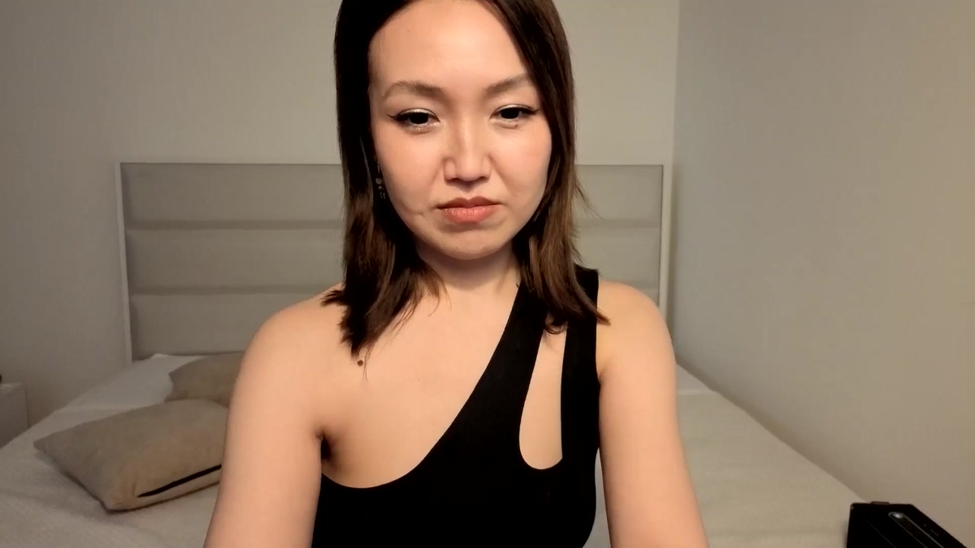Gallery image thumbnail from Jennylicious's myfreecams stream on, 04/21/2026, 06:02 image 11 of 20