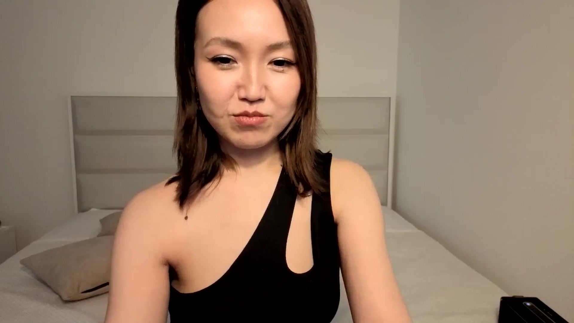 Gallery image thumbnail from Jennylicious's myfreecams stream on, 04/21/2026, 06:02 image 12 of 20