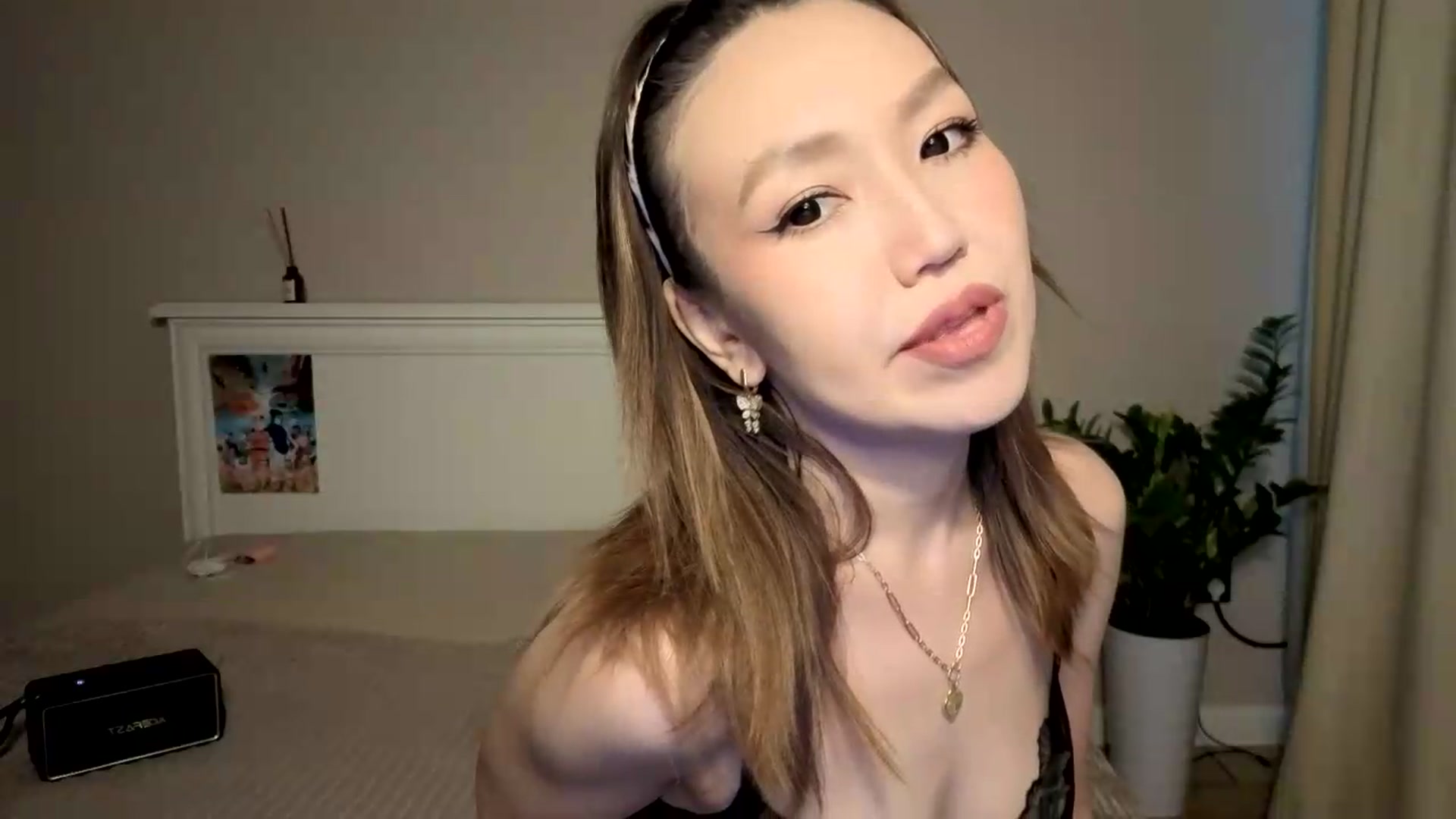 Gallery image thumbnail from Jennylicious's myfreecams stream on, 08/10/2026, 07:36 image 6 of 20