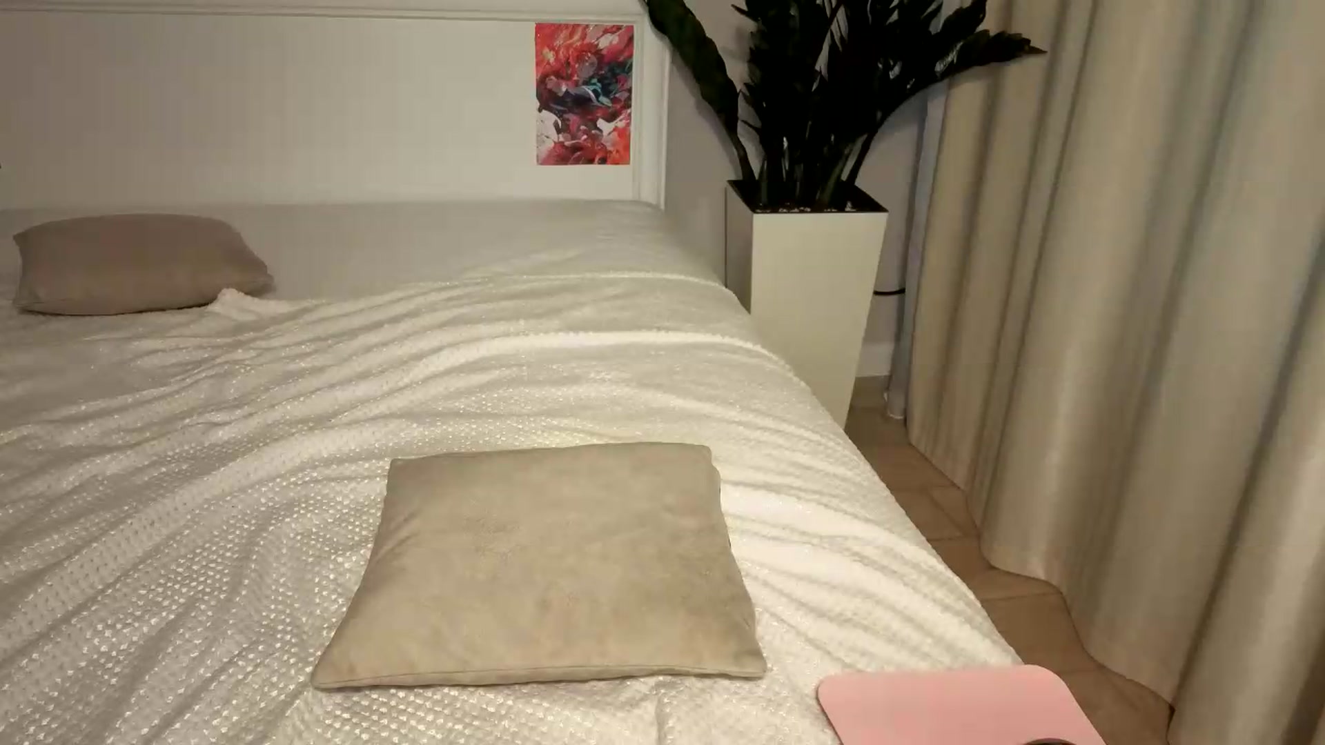 Gallery image thumbnail from Jennylicious's myfreecams stream on, 08/21/2026, 12:47 image 14 of 20