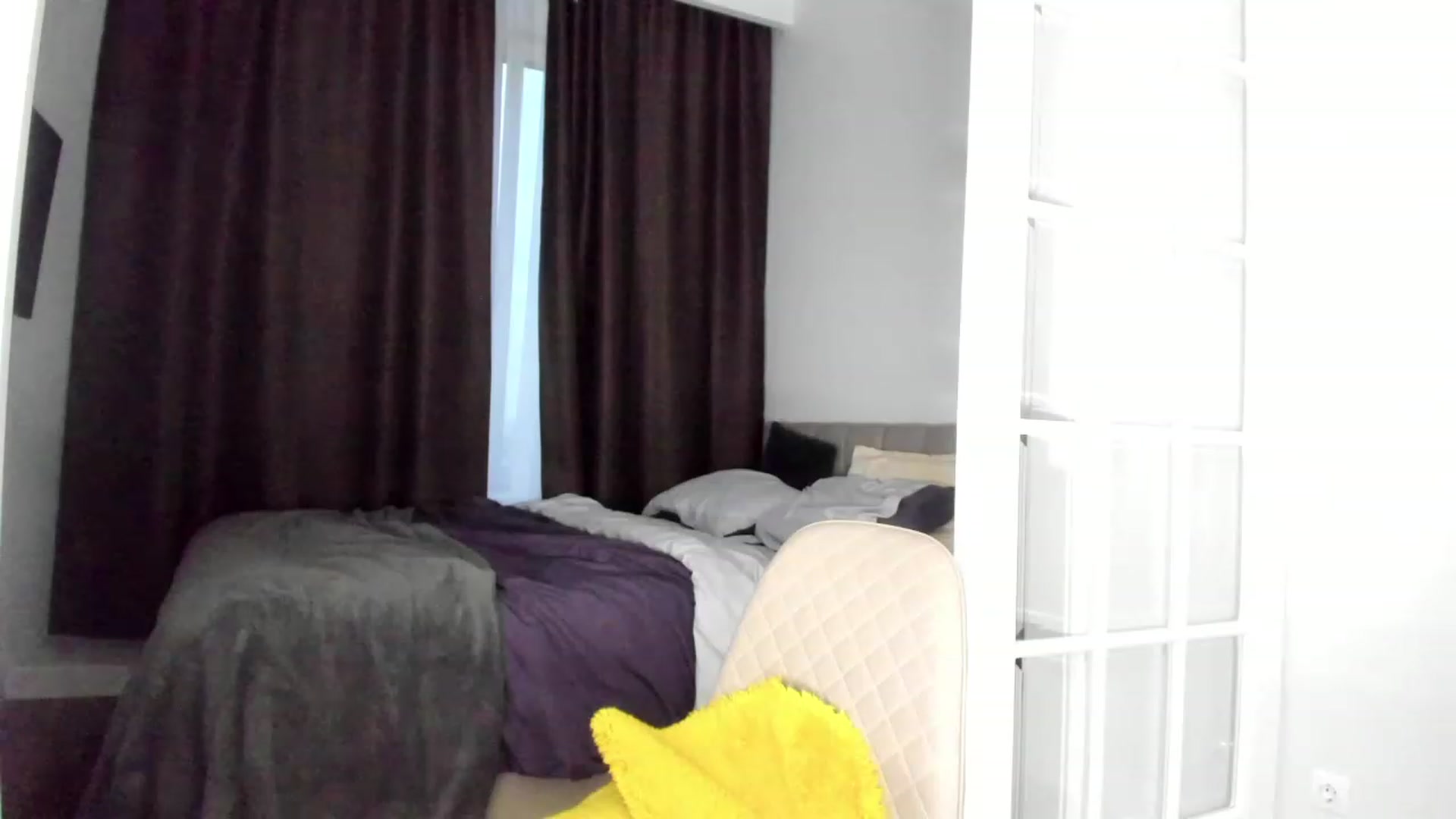 Gallery image thumbnail from Jennytightt's myfreecams stream on, 04/02/2023, 17:20 image 11 of 20