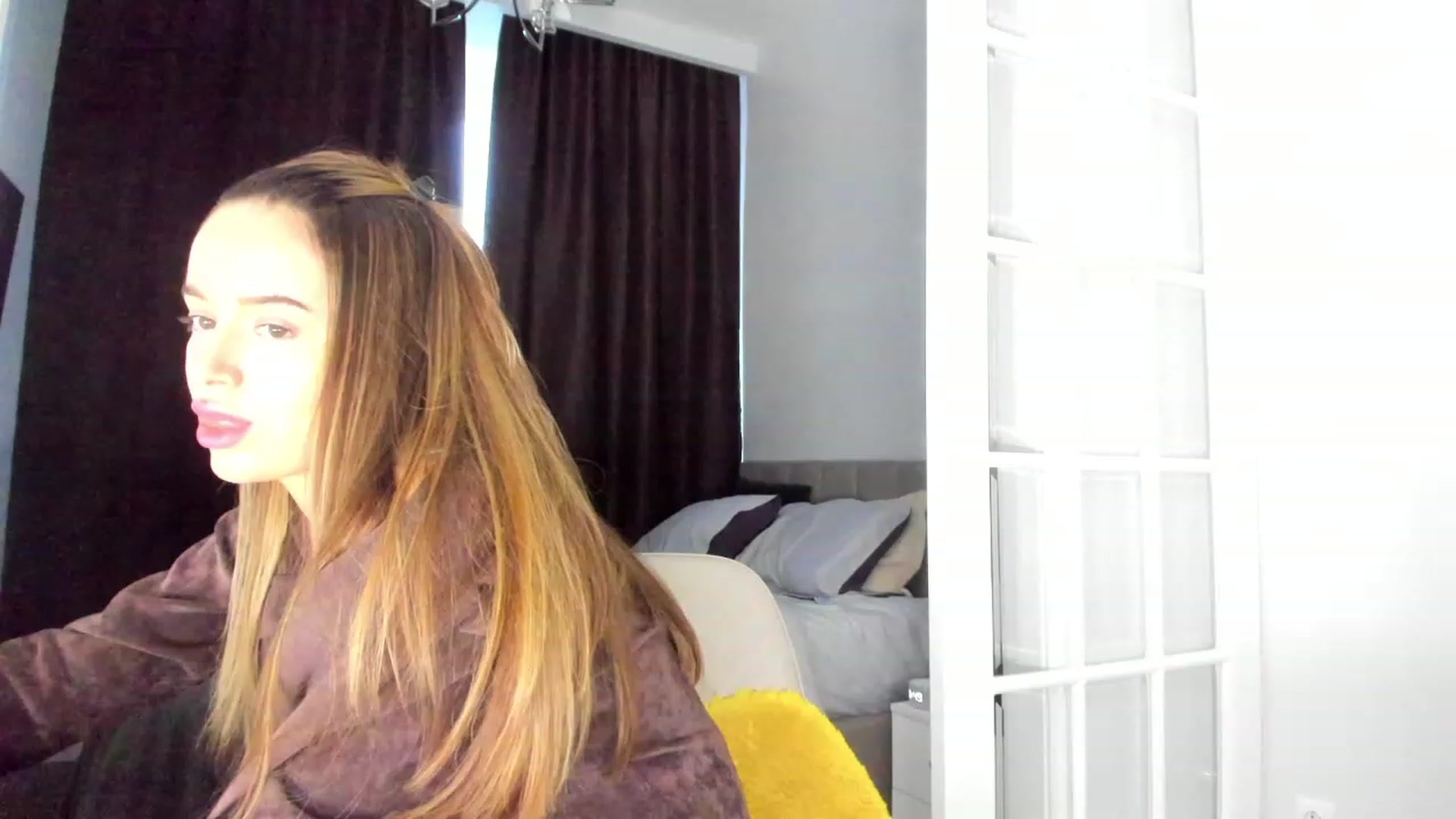 Gallery image thumbnail from Jennytightt's myfreecams stream on, 04/07/2023, 16:01 image 4 of 20