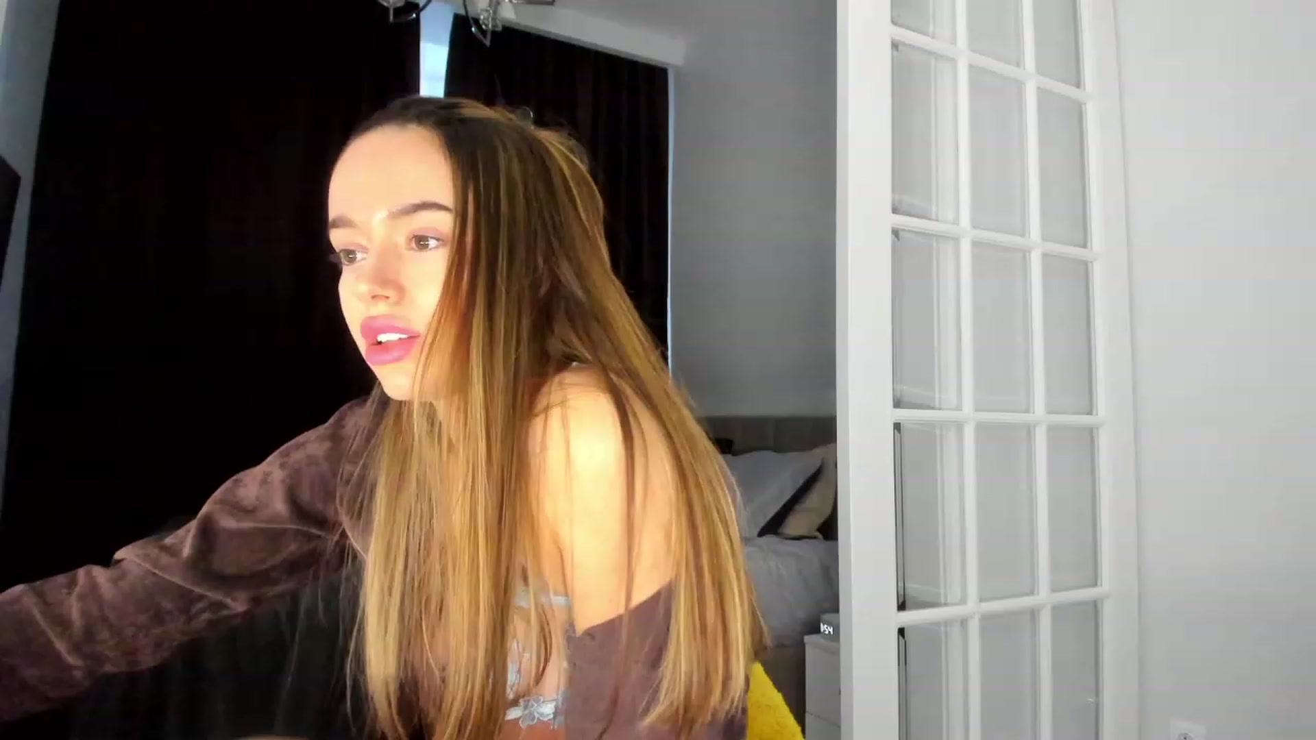 Gallery image thumbnail from Jennytightt's myfreecams stream on, 04/07/2023, 16:01 image 11 of 20