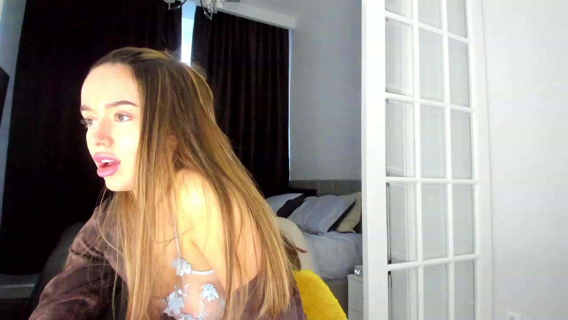 Gallery image thumbnail from Jennytightt's myfreecams stream on, 04/07/2023, 16:01 image 8 of 20