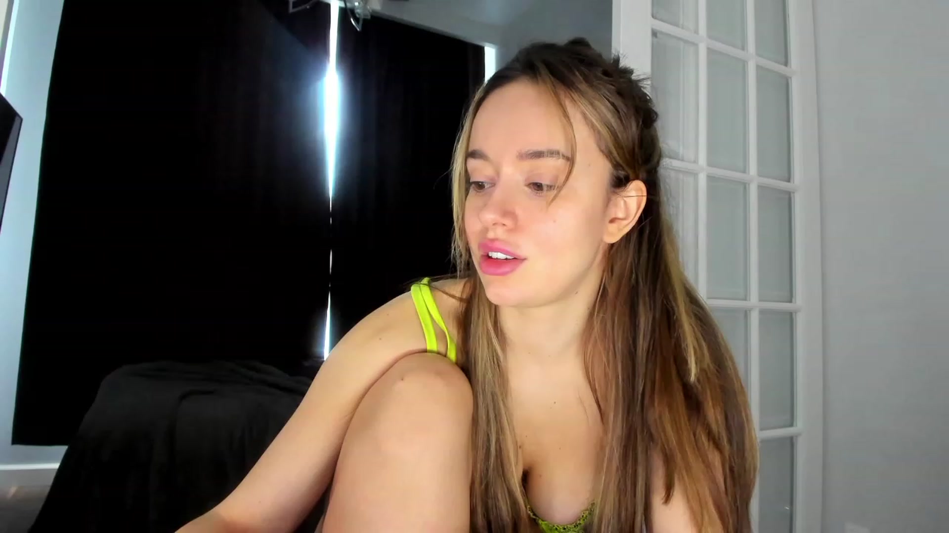 Gallery image thumbnail from Jennytightt's myfreecams stream on, 04/09/2023, 10:25 image 16 of 20