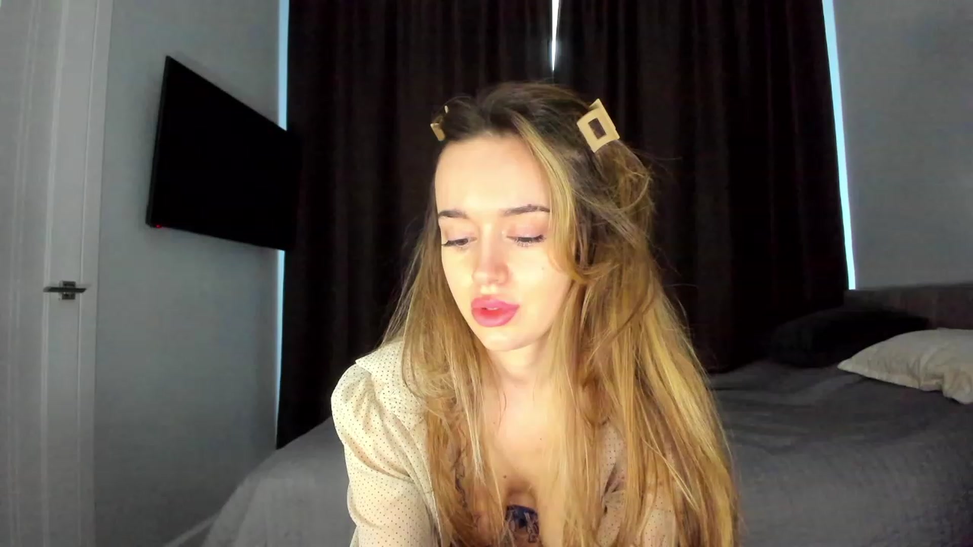 Gallery image thumbnail from Jennytightt's myfreecams stream on, 05/07/2023, 16:22 image 14 of 20