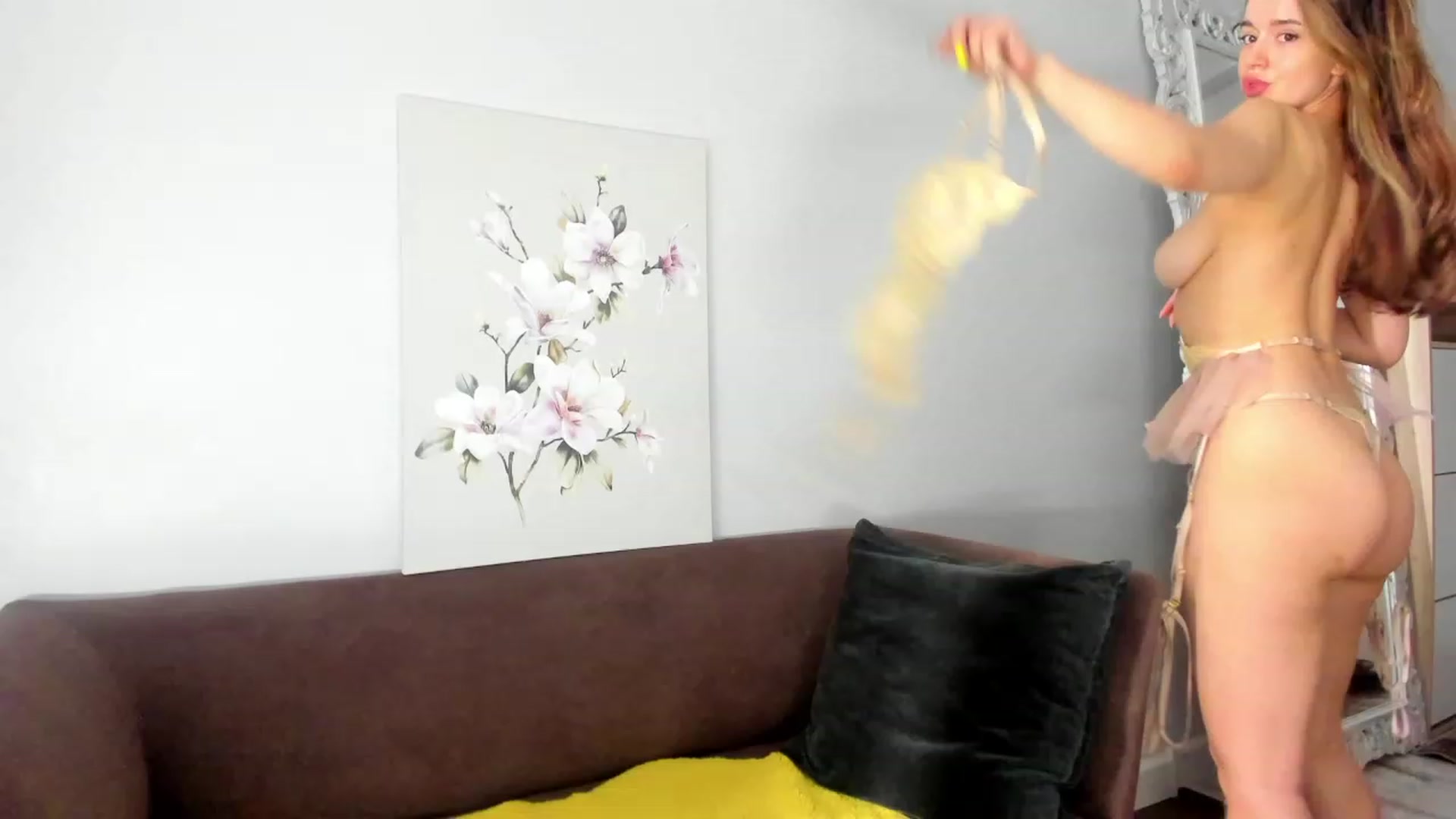 Gallery image thumbnail from Jennytightt's myfreecams stream on, 06/11/2023, 09:27 image 12 of 20