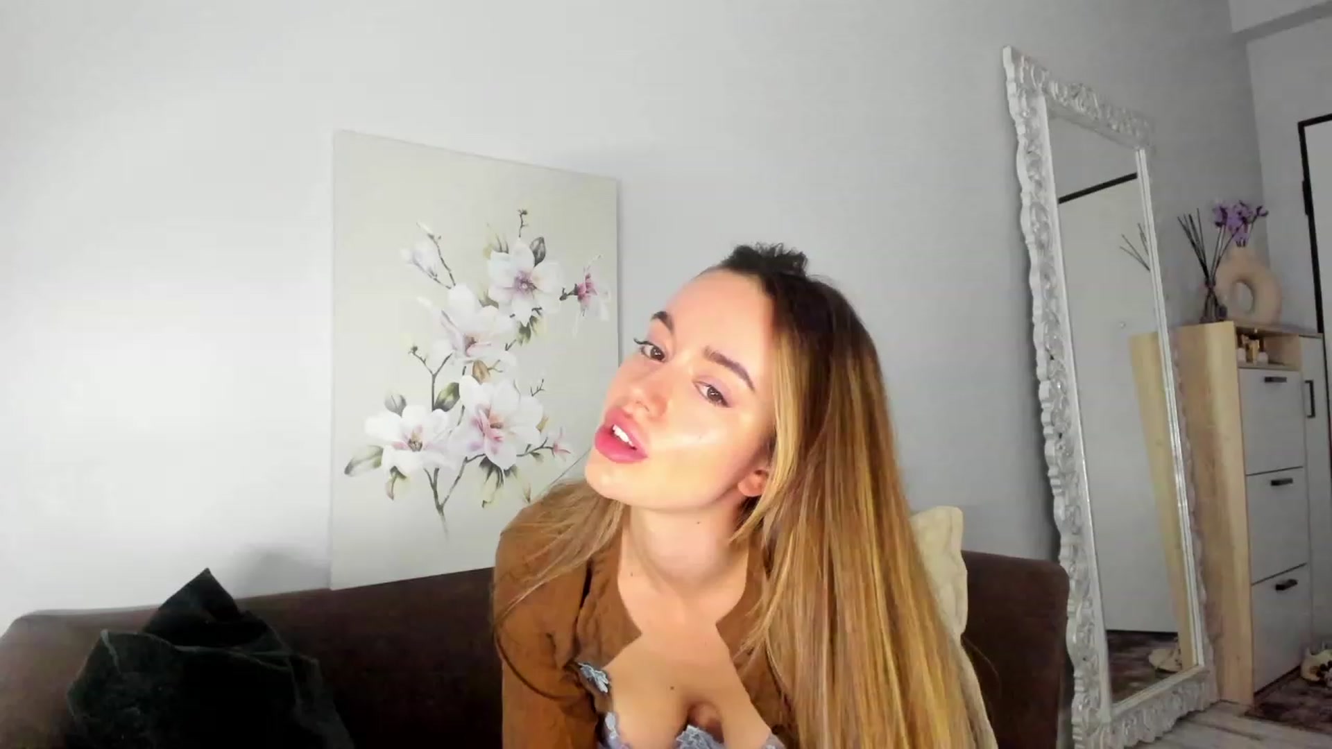 Gallery image thumbnail from Jennytightt's myfreecams stream on, 06/18/2023, 10:24 image 12 of 20